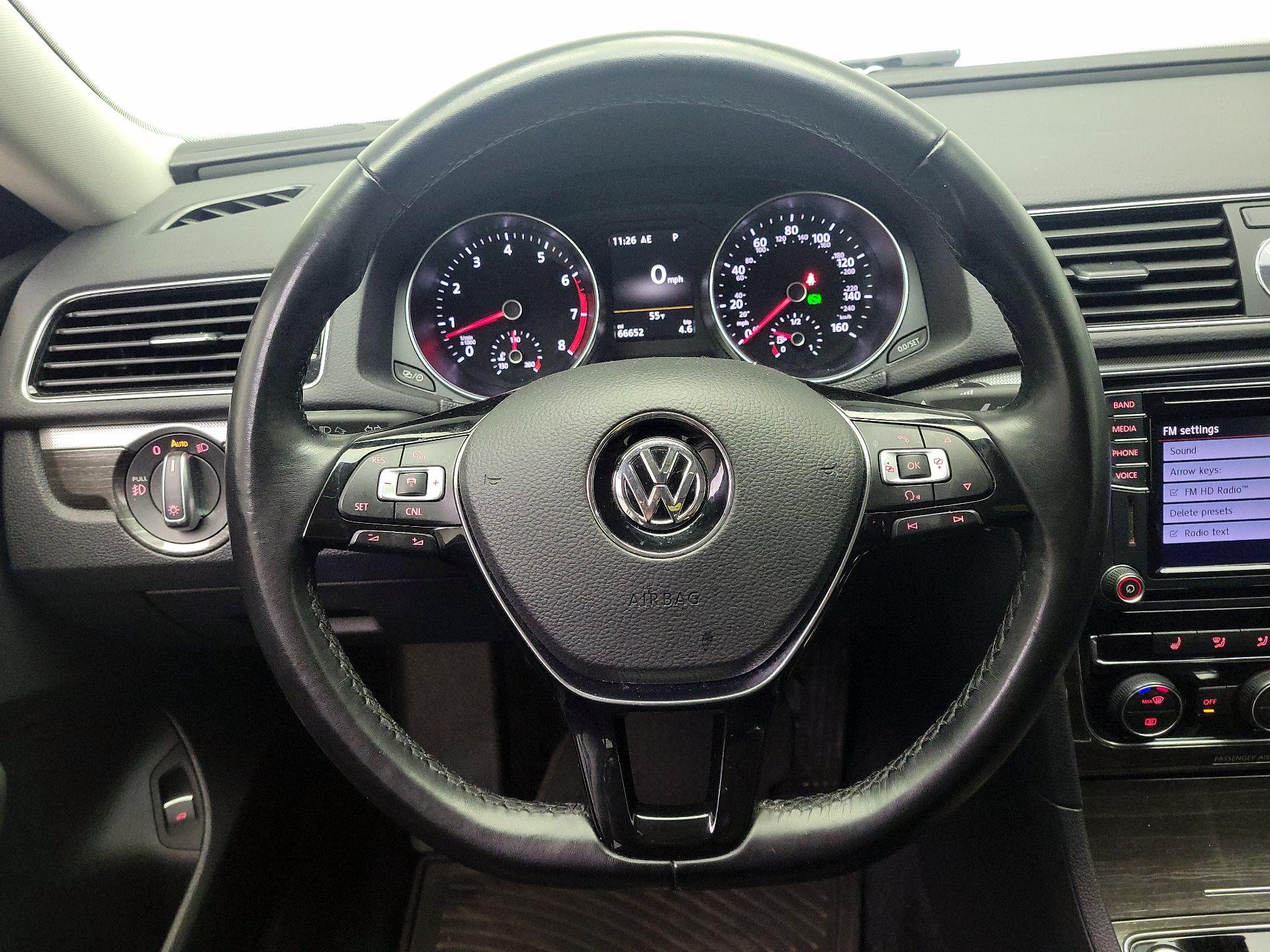 Thumbnail: 2017 Volkswagen Passat - 10