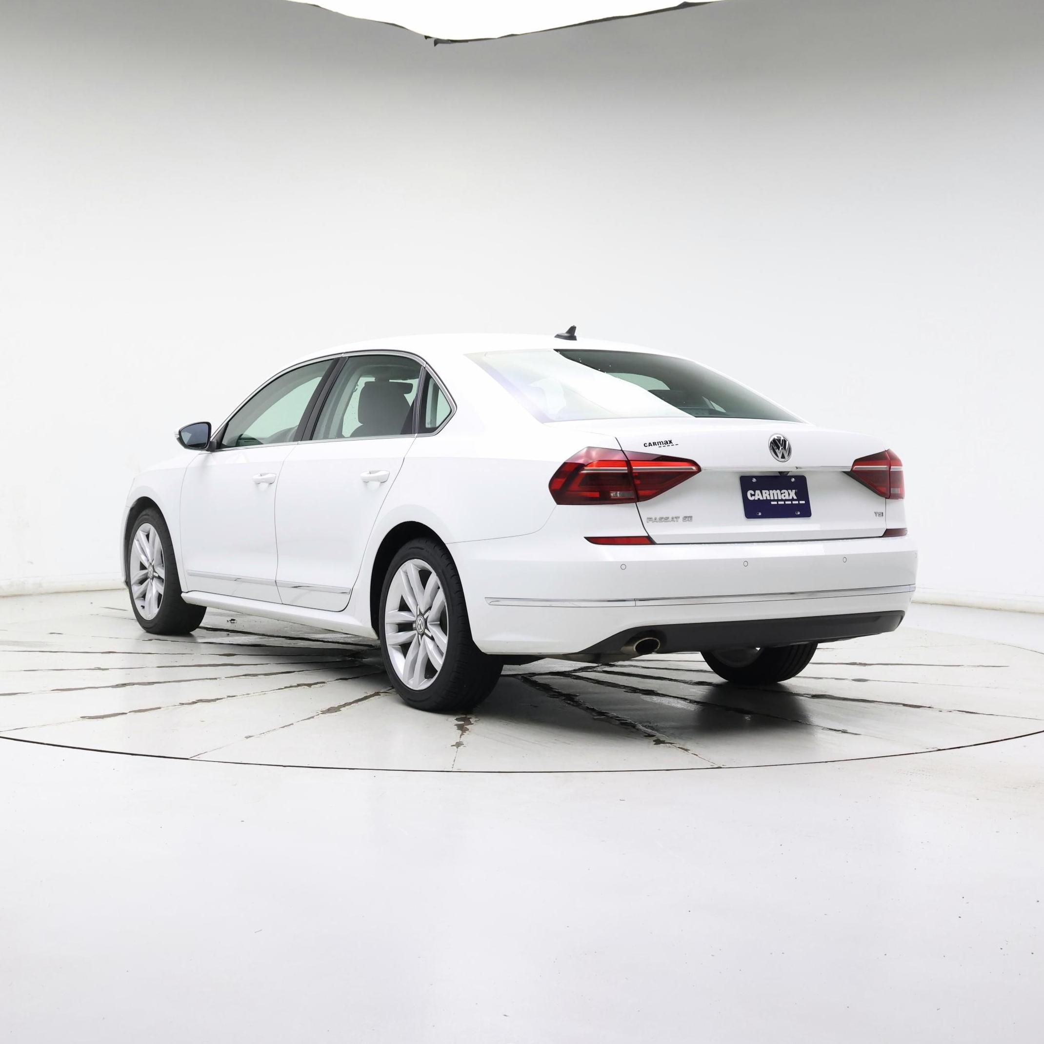 Thumbnail: 2017 Volkswagen Passat - 2