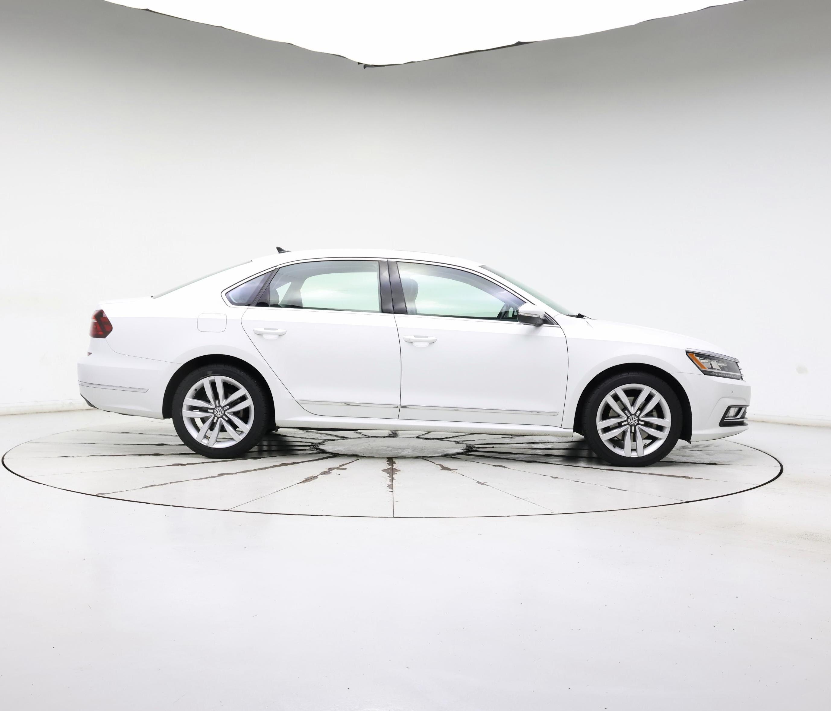 Thumbnail: 2017 Volkswagen Passat - 7
