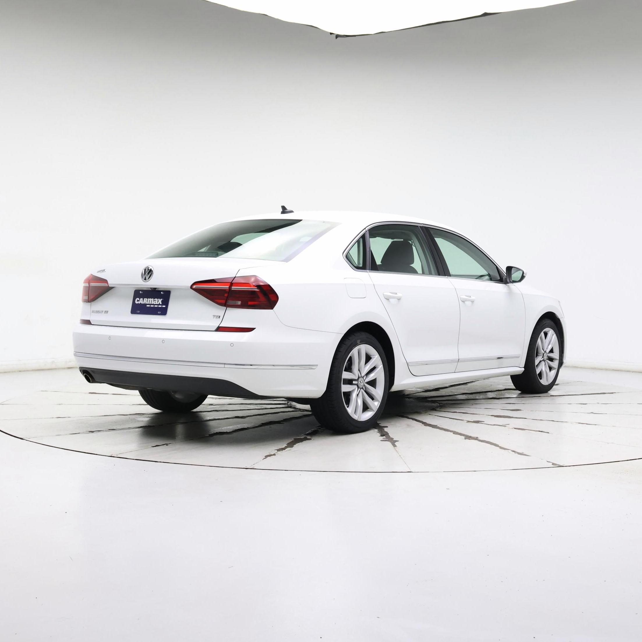 Thumbnail: 2017 Volkswagen Passat - 8