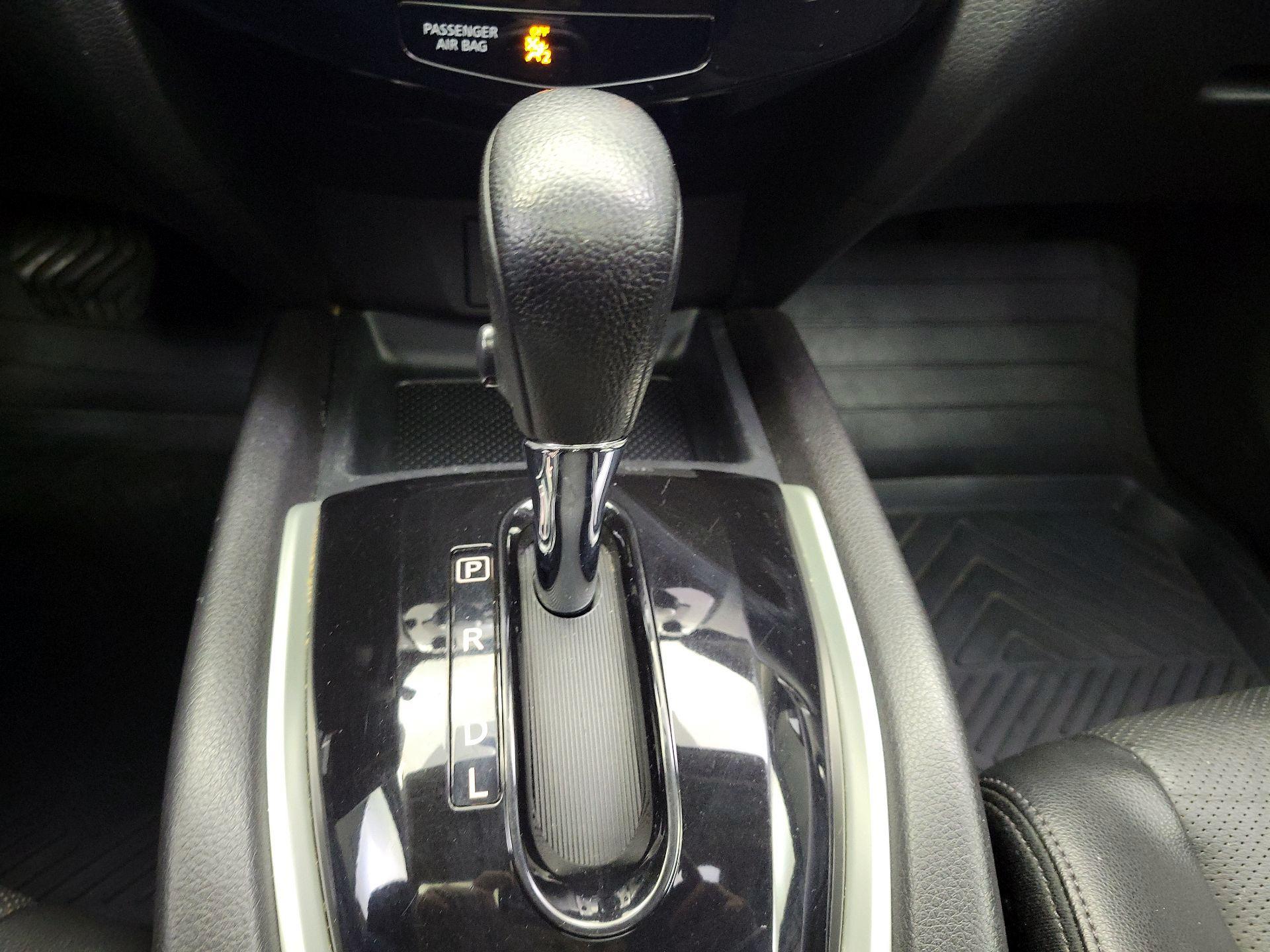 Thumbnail: 2016 Nissan Rogue - 18