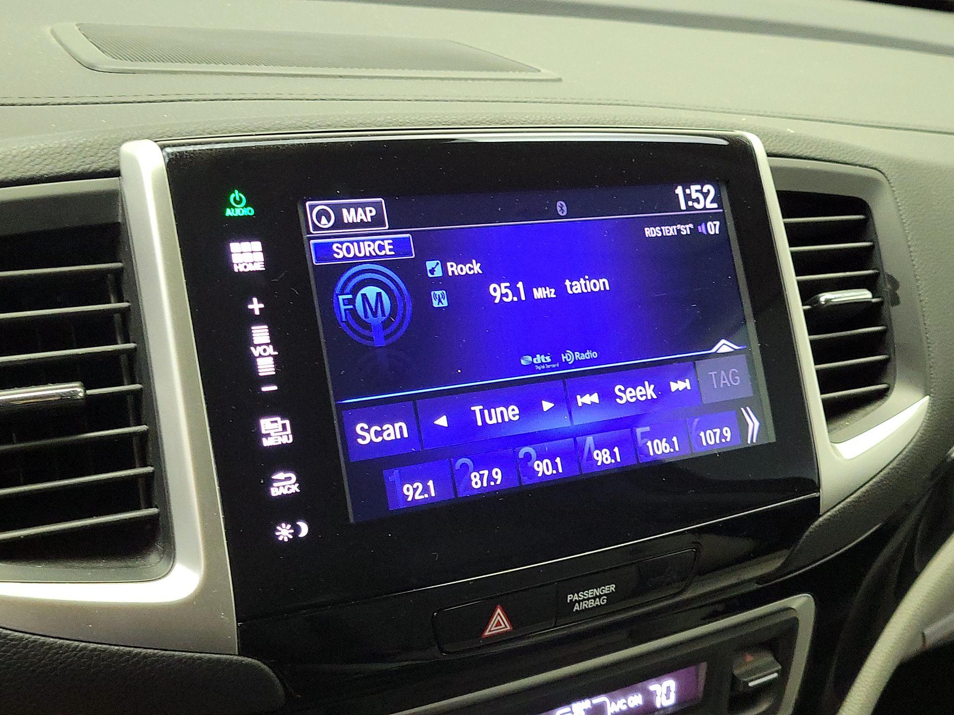 Thumbnail: 2016 Honda Pilot - 16