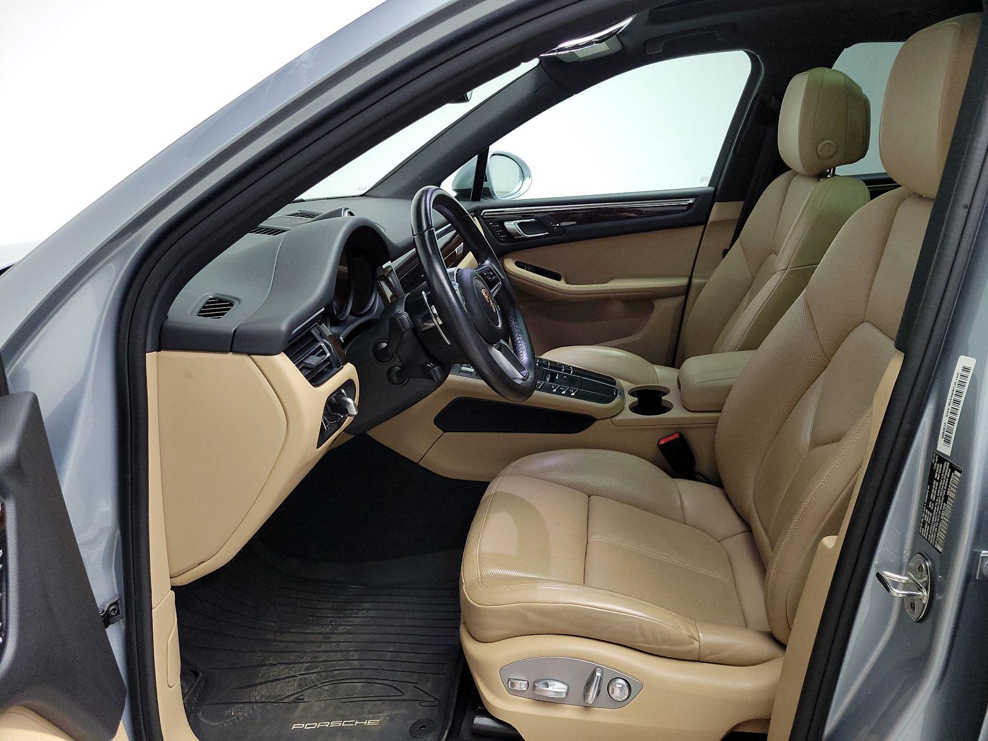 Thumbnail: 2020 Porsche Macan - 11
