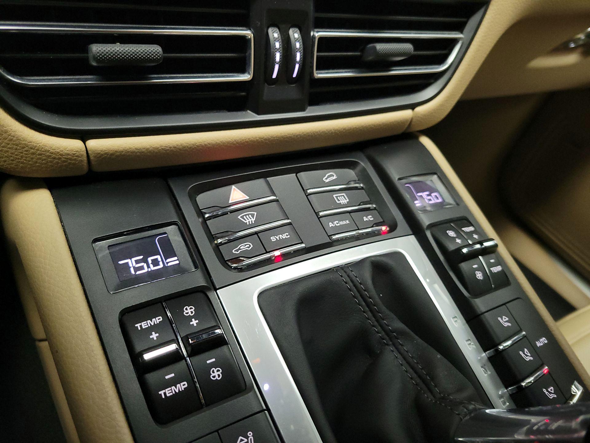 Thumbnail: 2020 Porsche Macan - 17