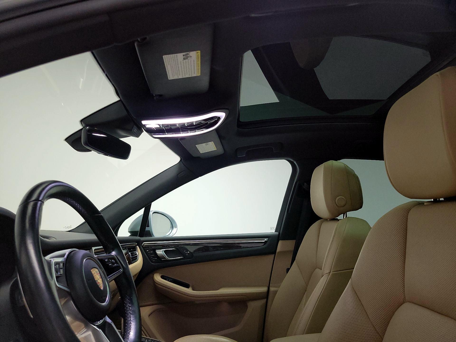 Thumbnail: 2020 Porsche Macan - 20