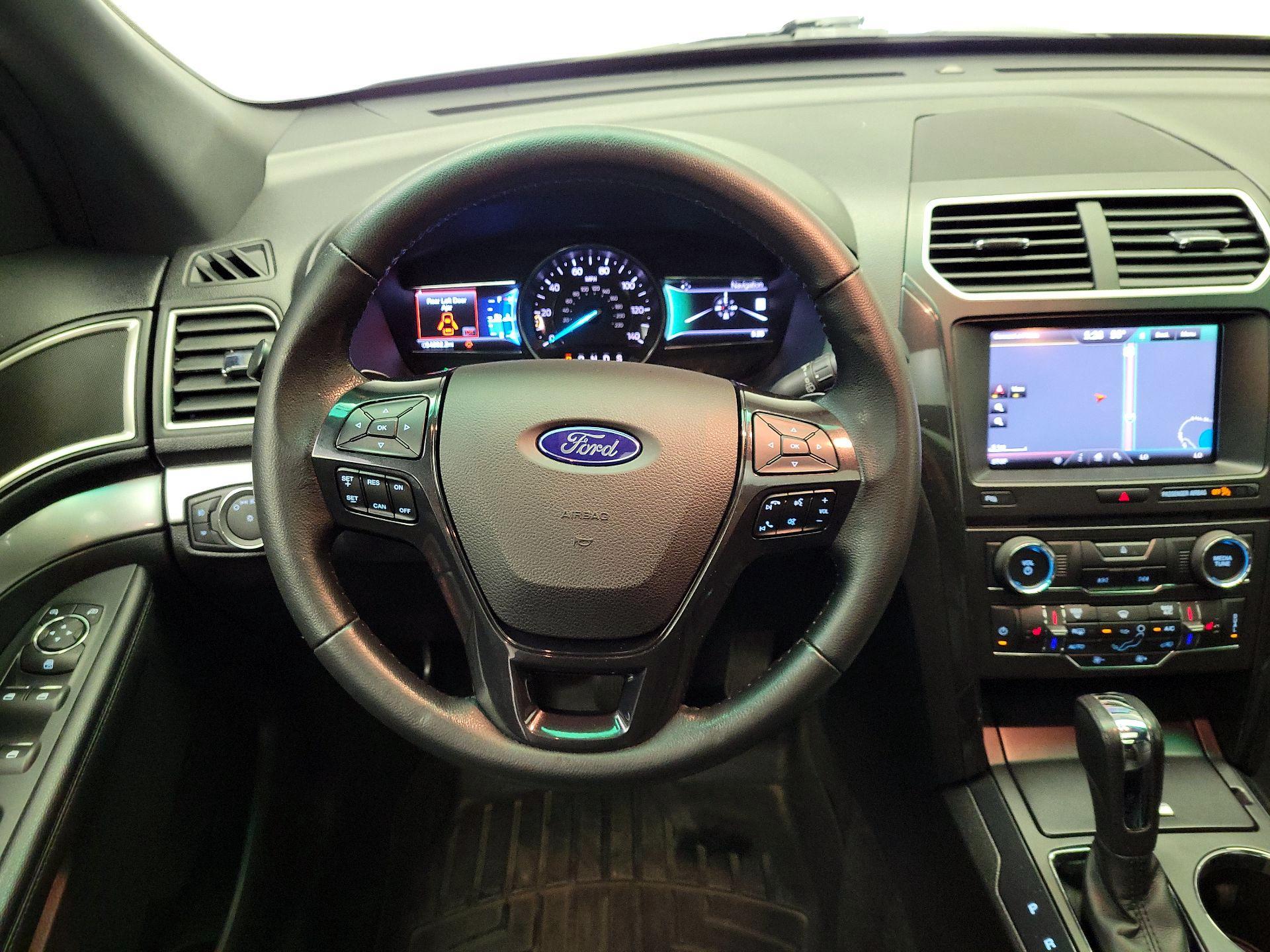 Thumbnail: 2016 Ford Explorer - 10