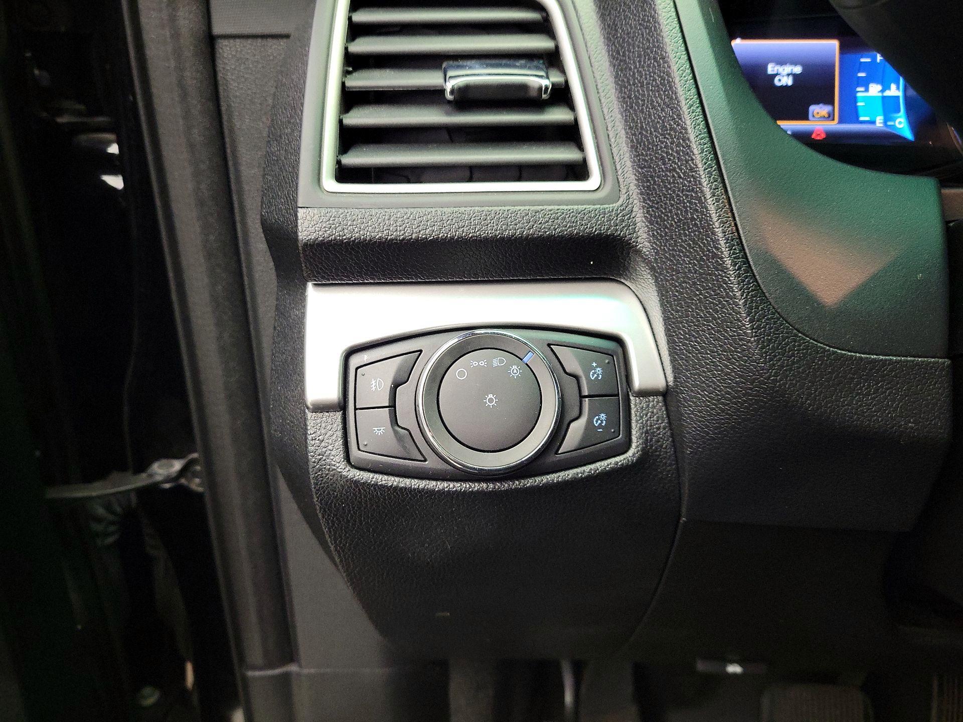 Thumbnail: 2016 Ford Explorer - 13