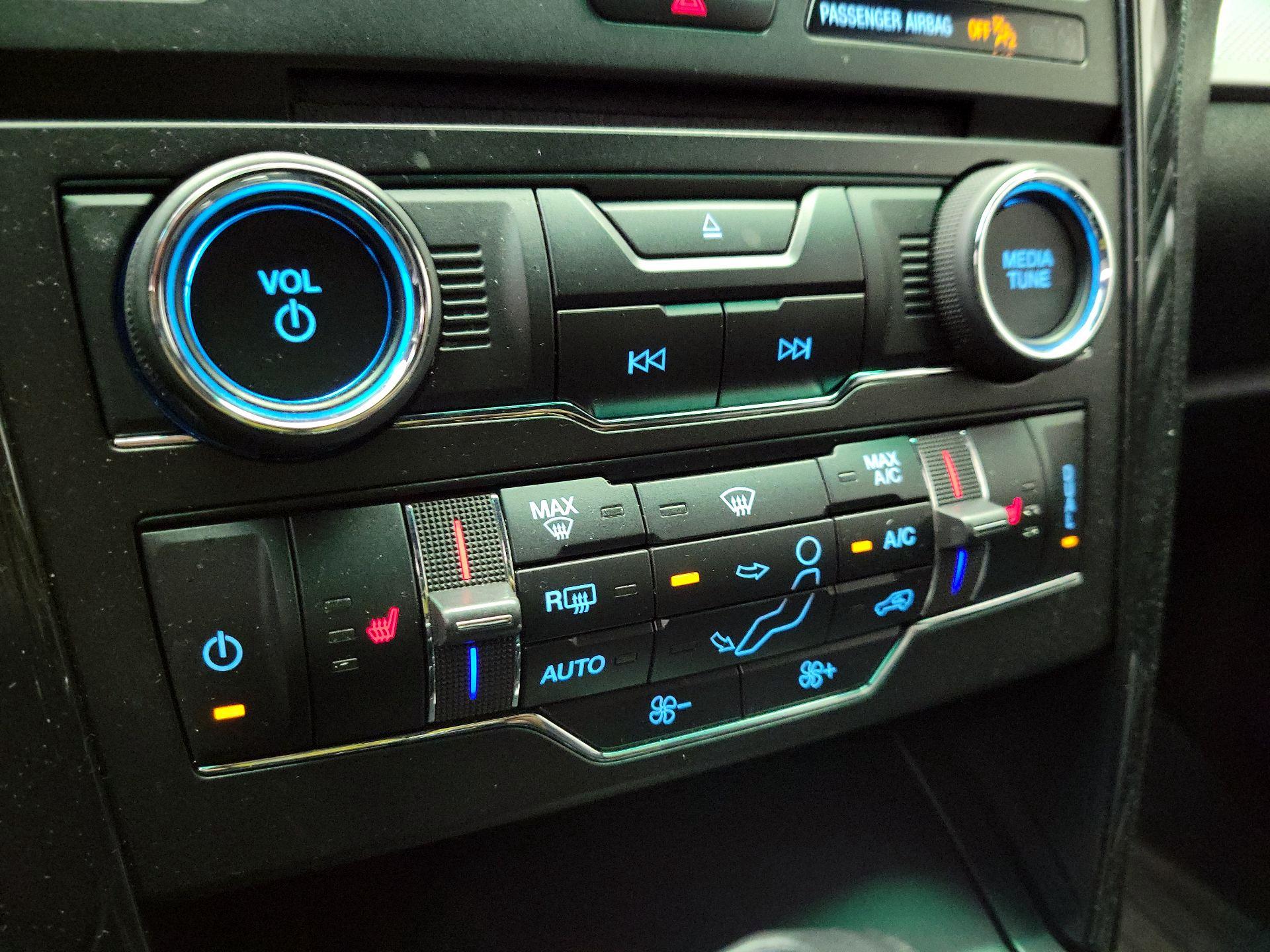 Thumbnail: 2016 Ford Explorer - 17