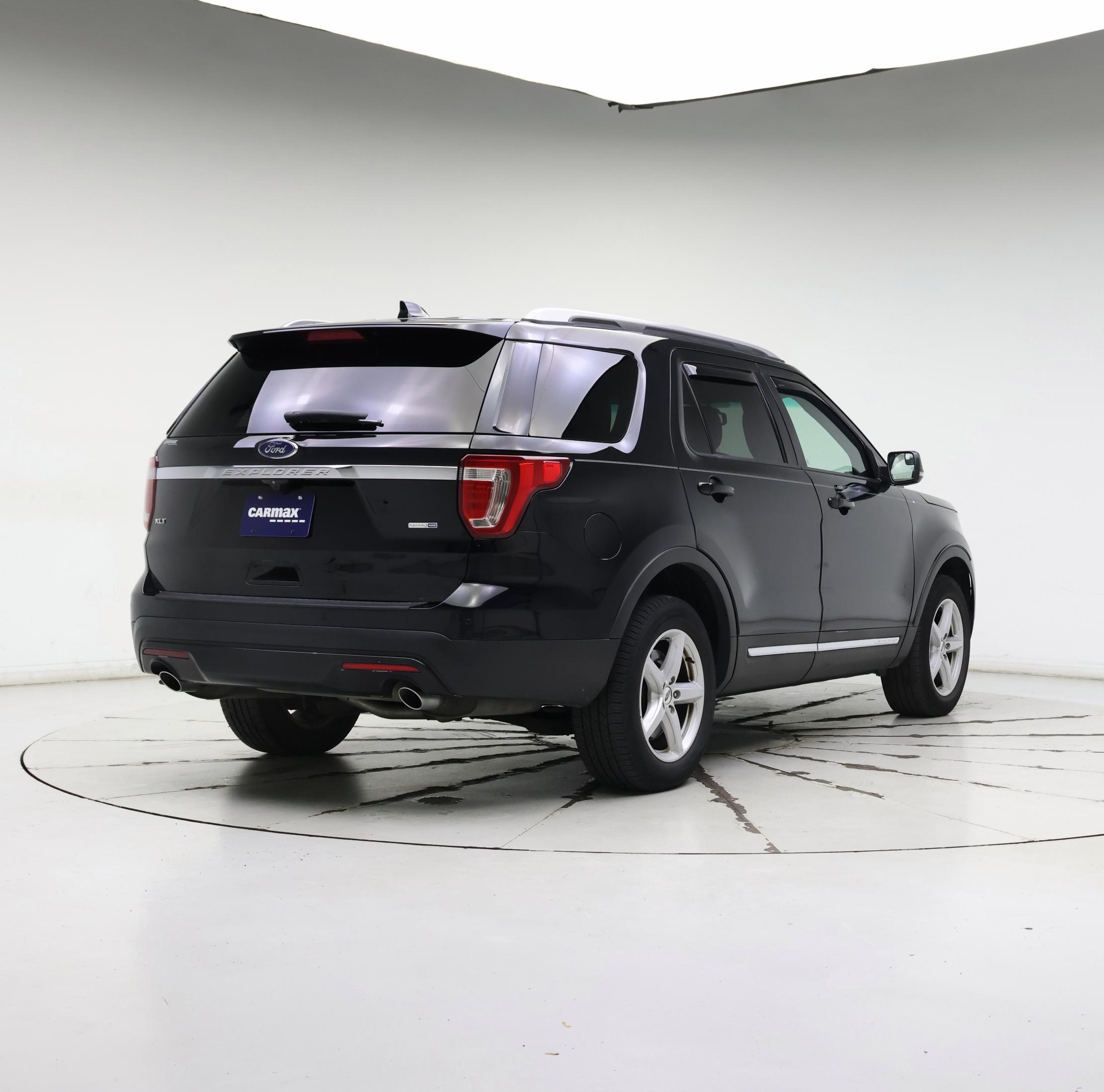 Thumbnail: 2016 Ford Explorer - 8