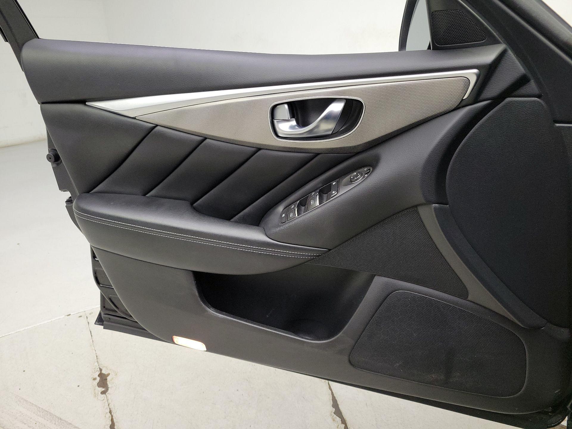 Thumbnail: 2015 INFINITI Q50 - 12