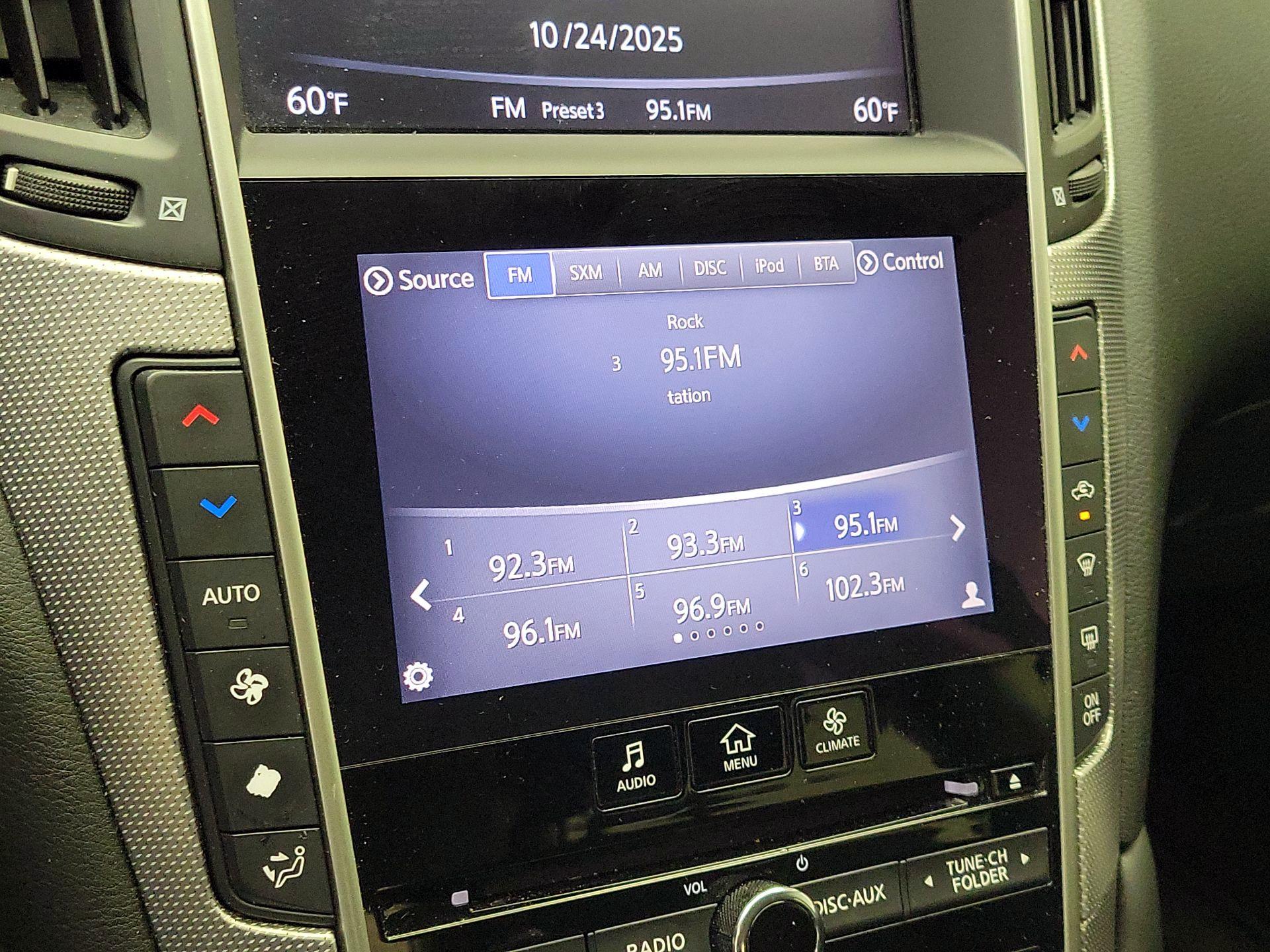 Thumbnail: 2015 INFINITI Q50 - 15