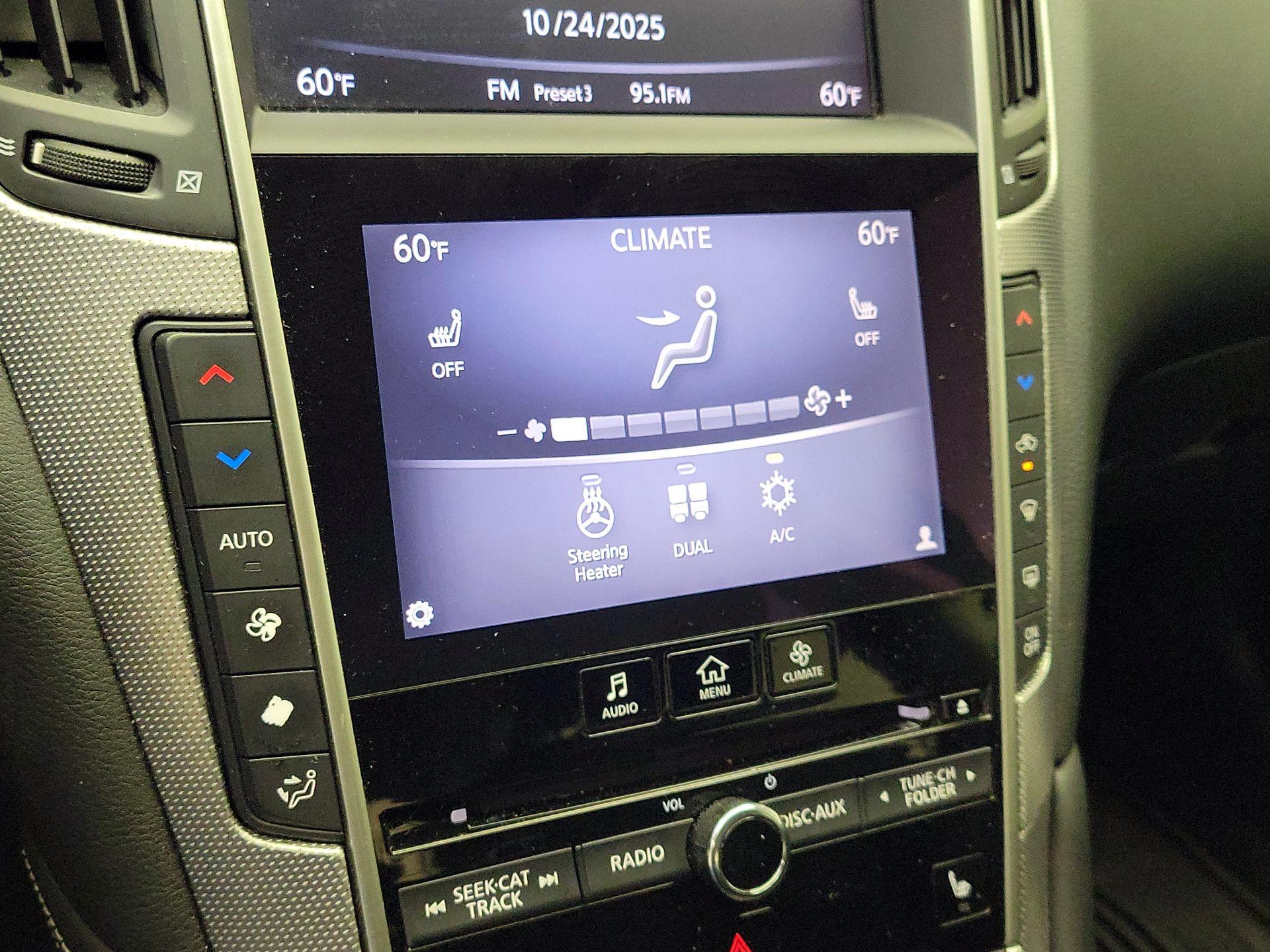 Thumbnail: 2015 INFINITI Q50 - 16
