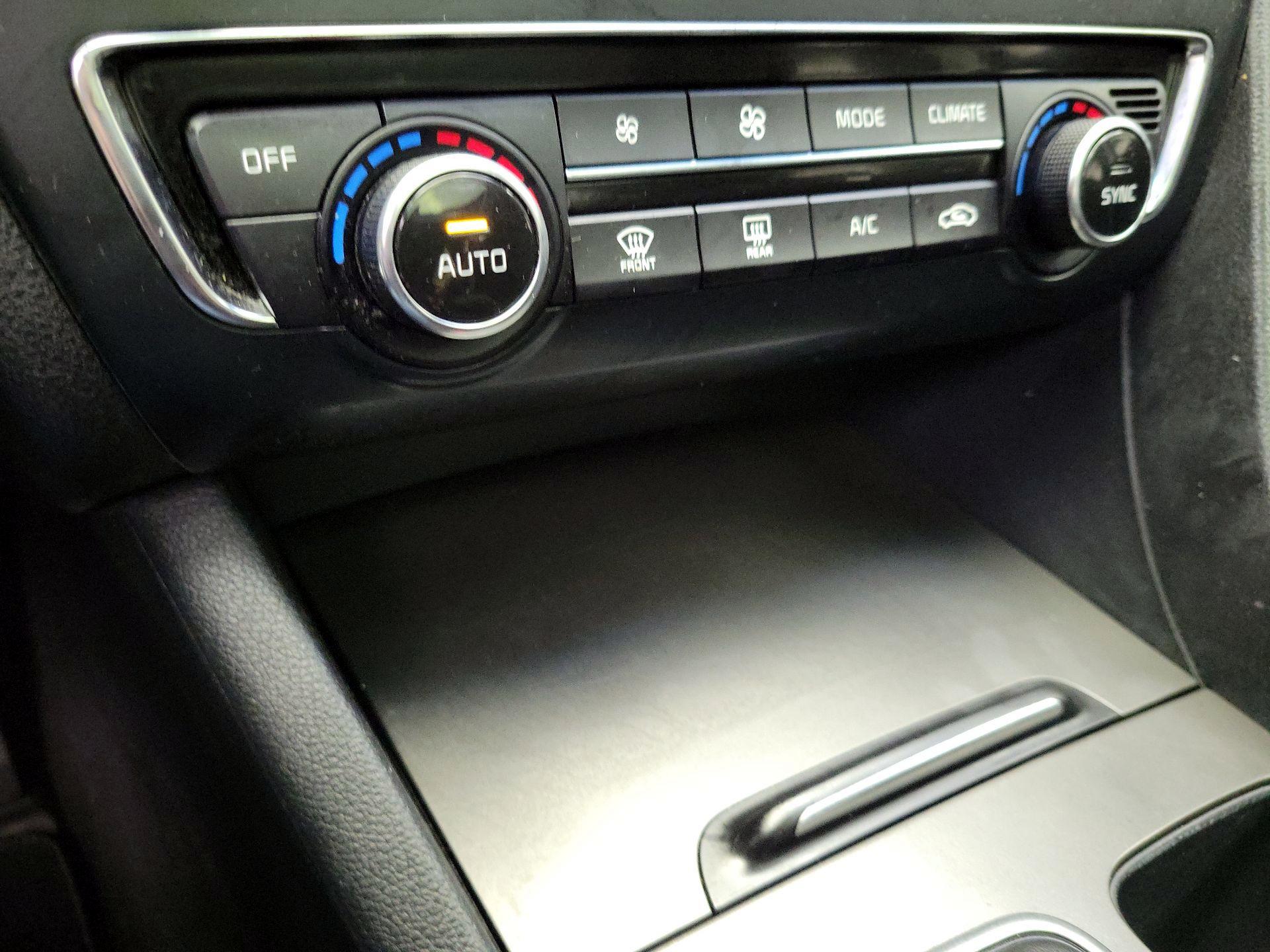 Thumbnail: 2019 Kia Optima - 16