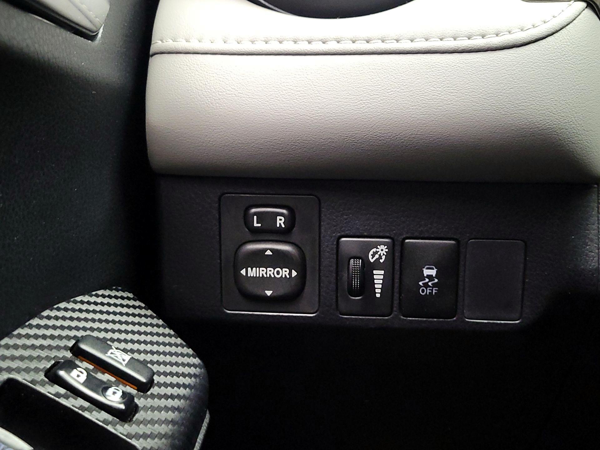Thumbnail: 2015 Toyota RAV4 - 13