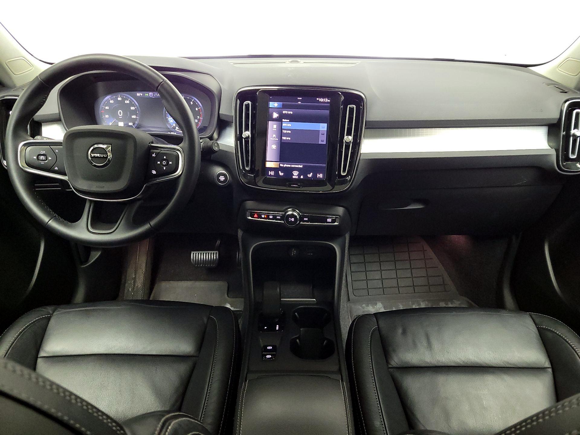 Thumbnail: 2022 Volvo XC40 - 9