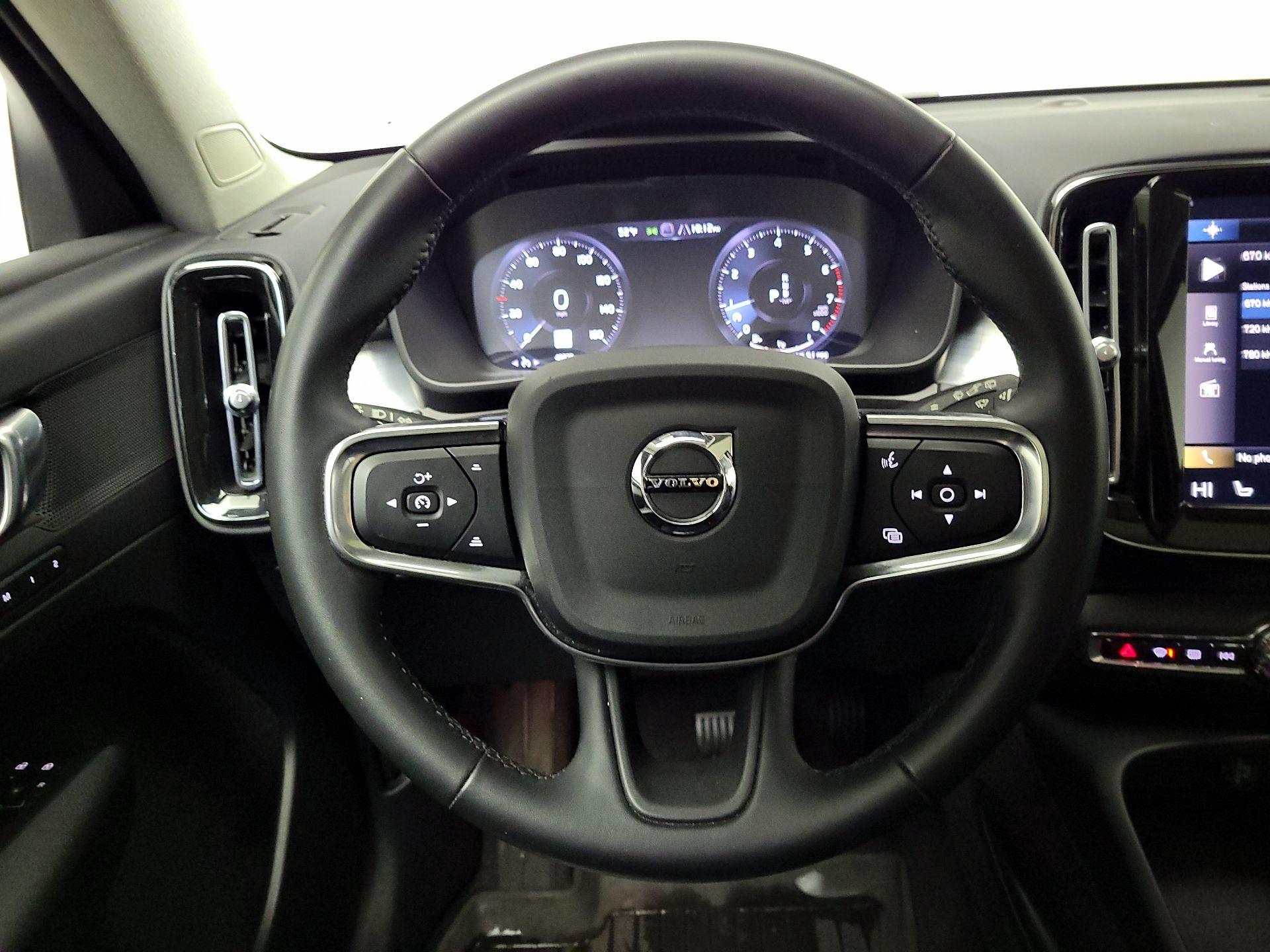 Thumbnail: 2022 Volvo XC40 - 10