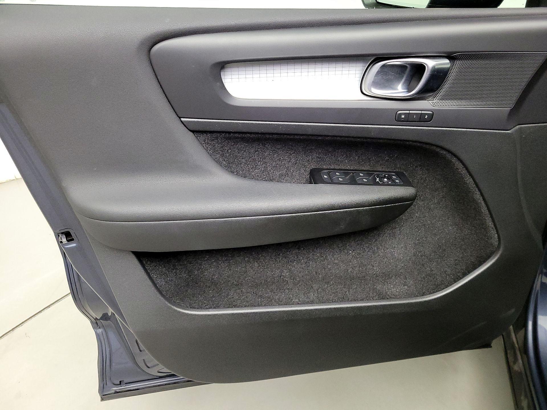 Thumbnail: 2022 Volvo XC40 - 12