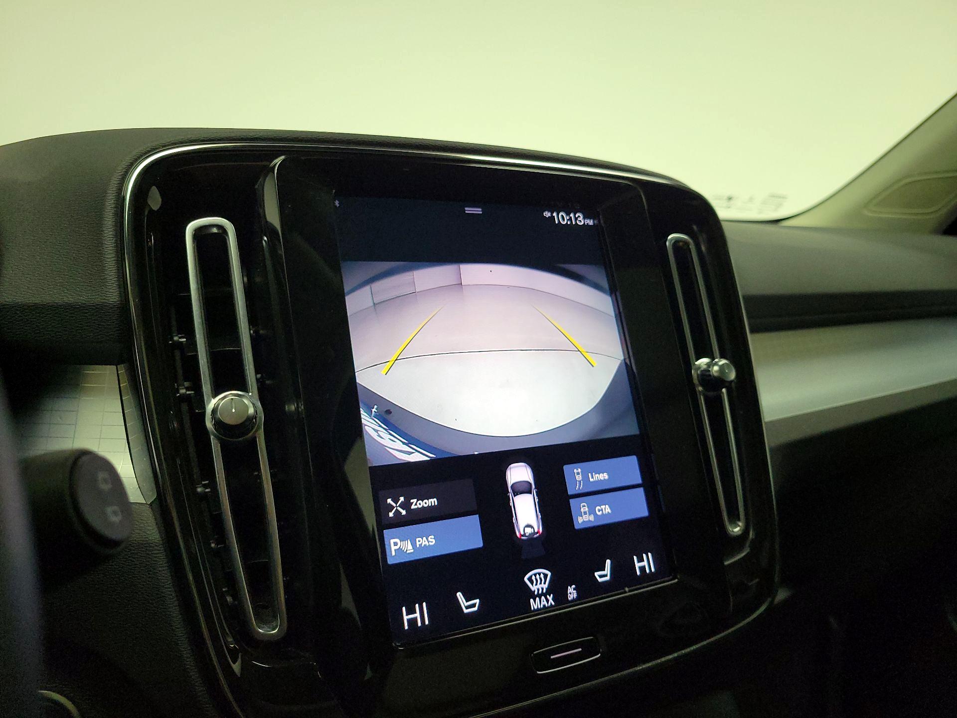 Thumbnail: 2022 Volvo XC40 - 15