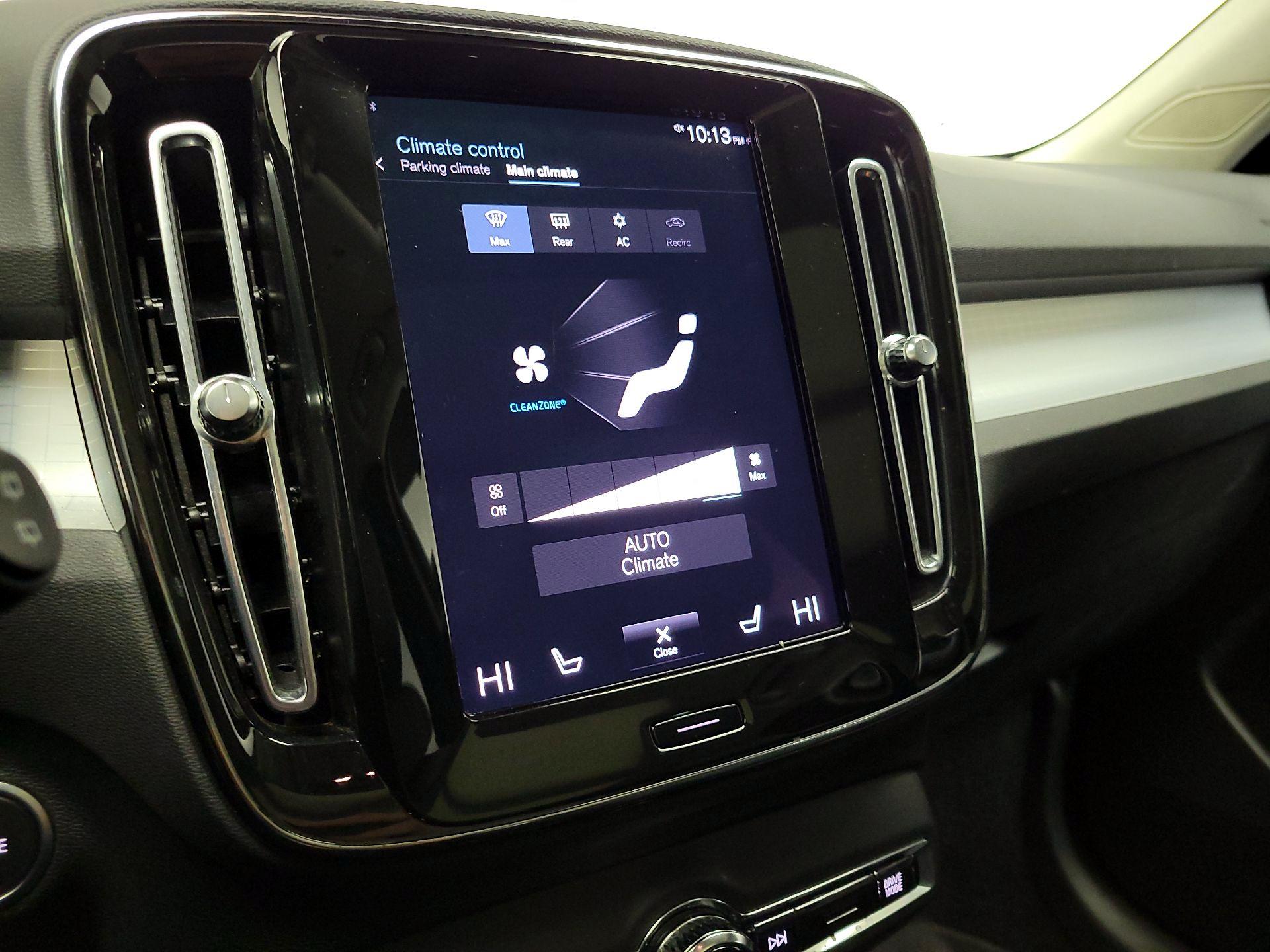 Thumbnail: 2022 Volvo XC40 - 17