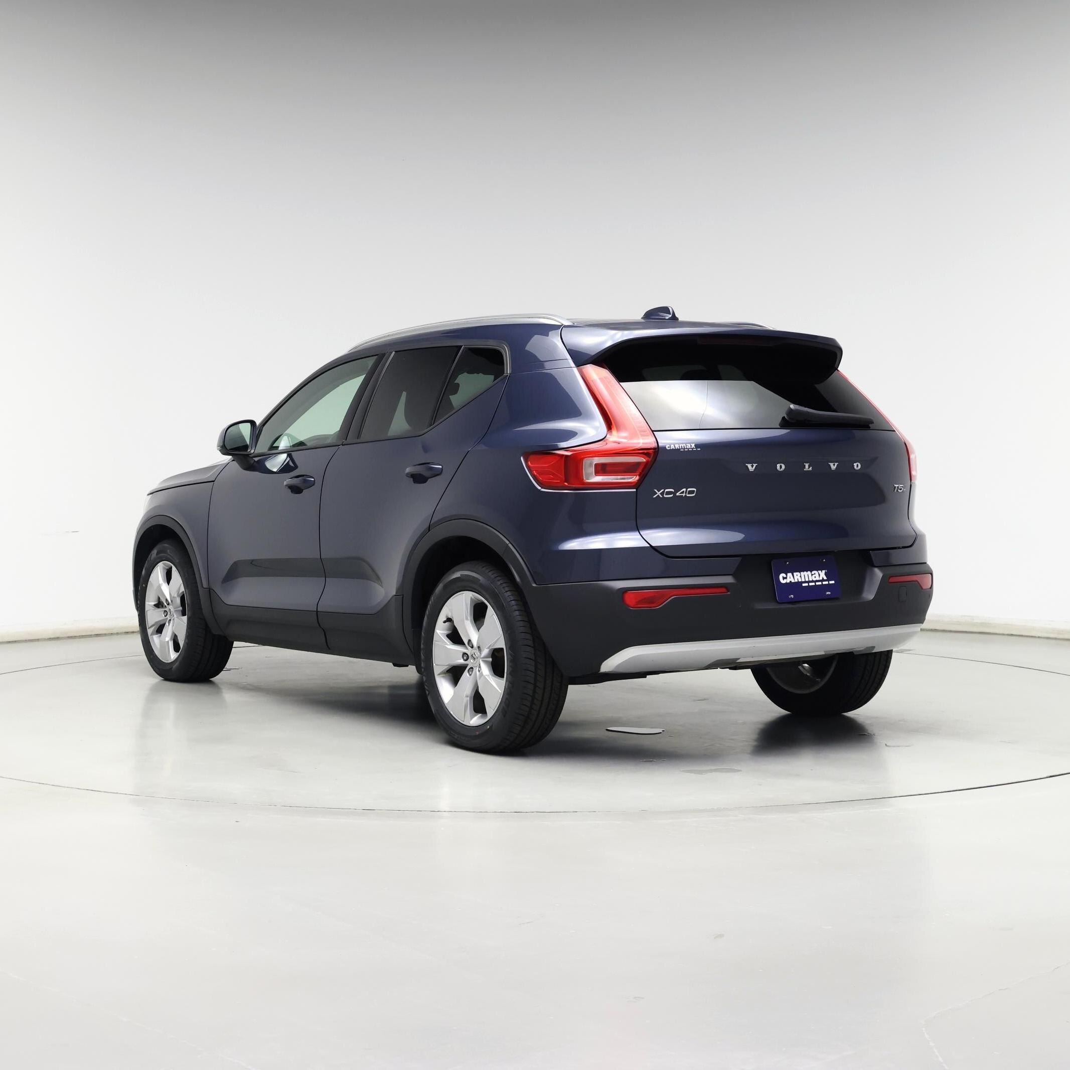 Thumbnail: 2022 Volvo XC40 - 2