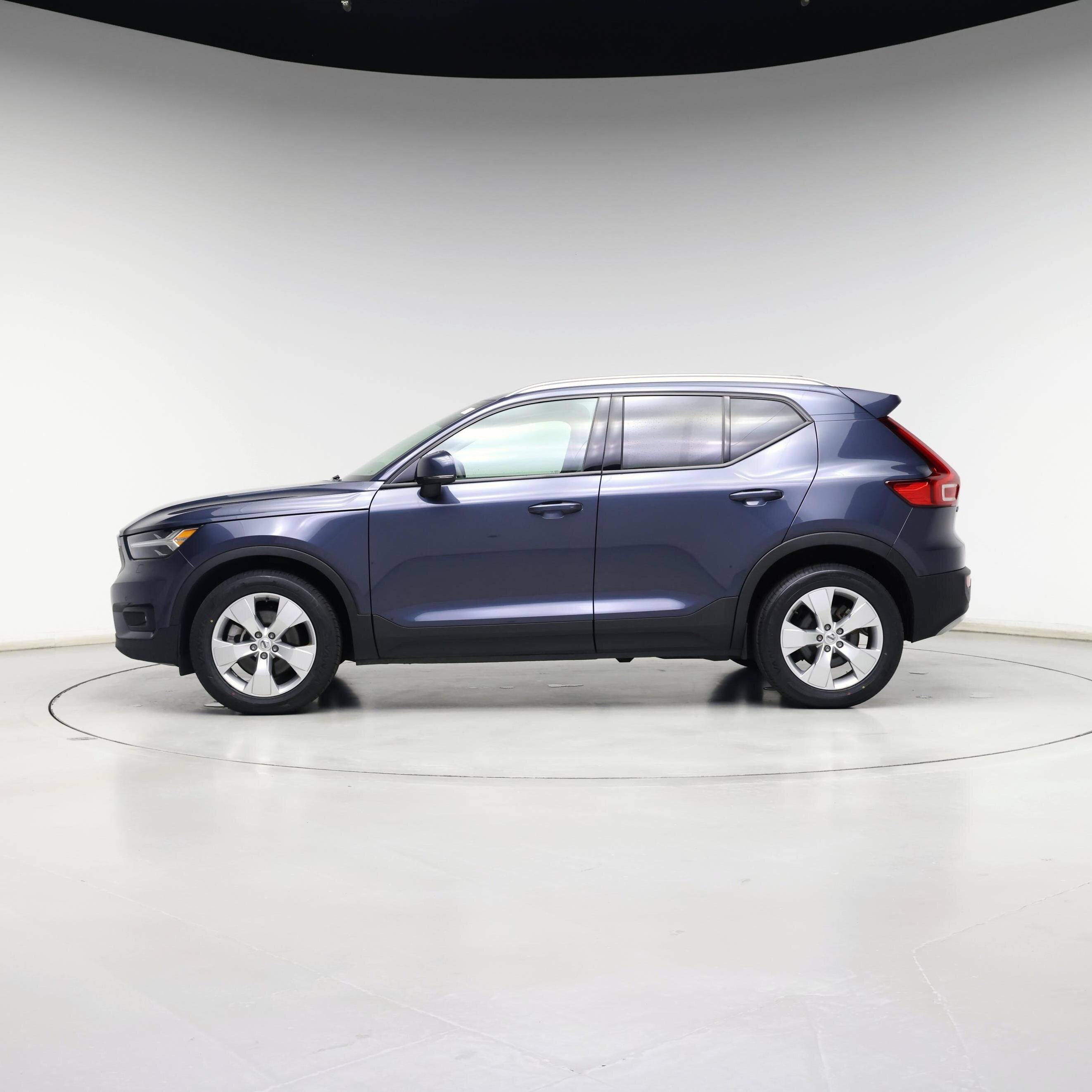 Thumbnail: 2022 Volvo XC40 - 3