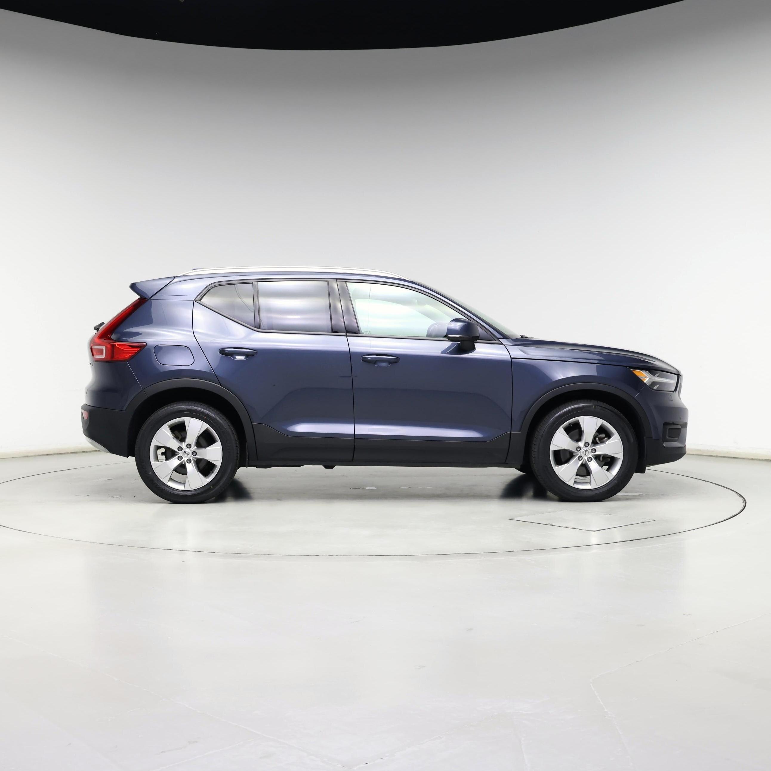Thumbnail: 2022 Volvo XC40 - 7