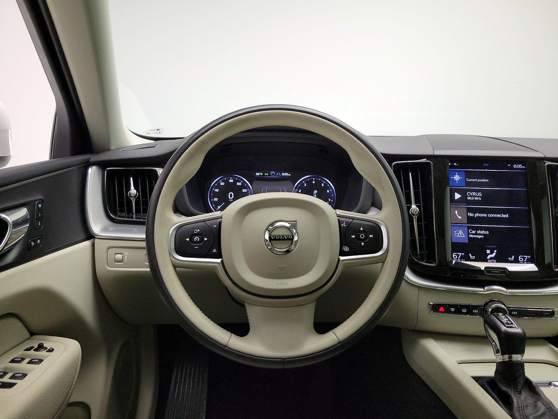 Thumbnail: 2018 Volvo XC60 - 10