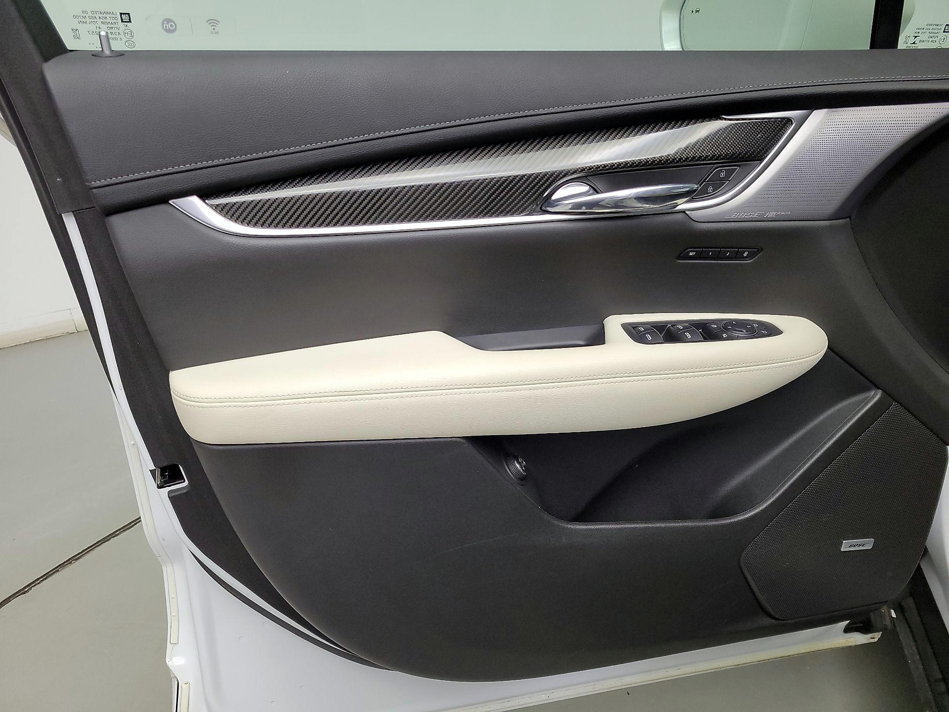 Thumbnail: 2020 Cadillac XT6 - 12