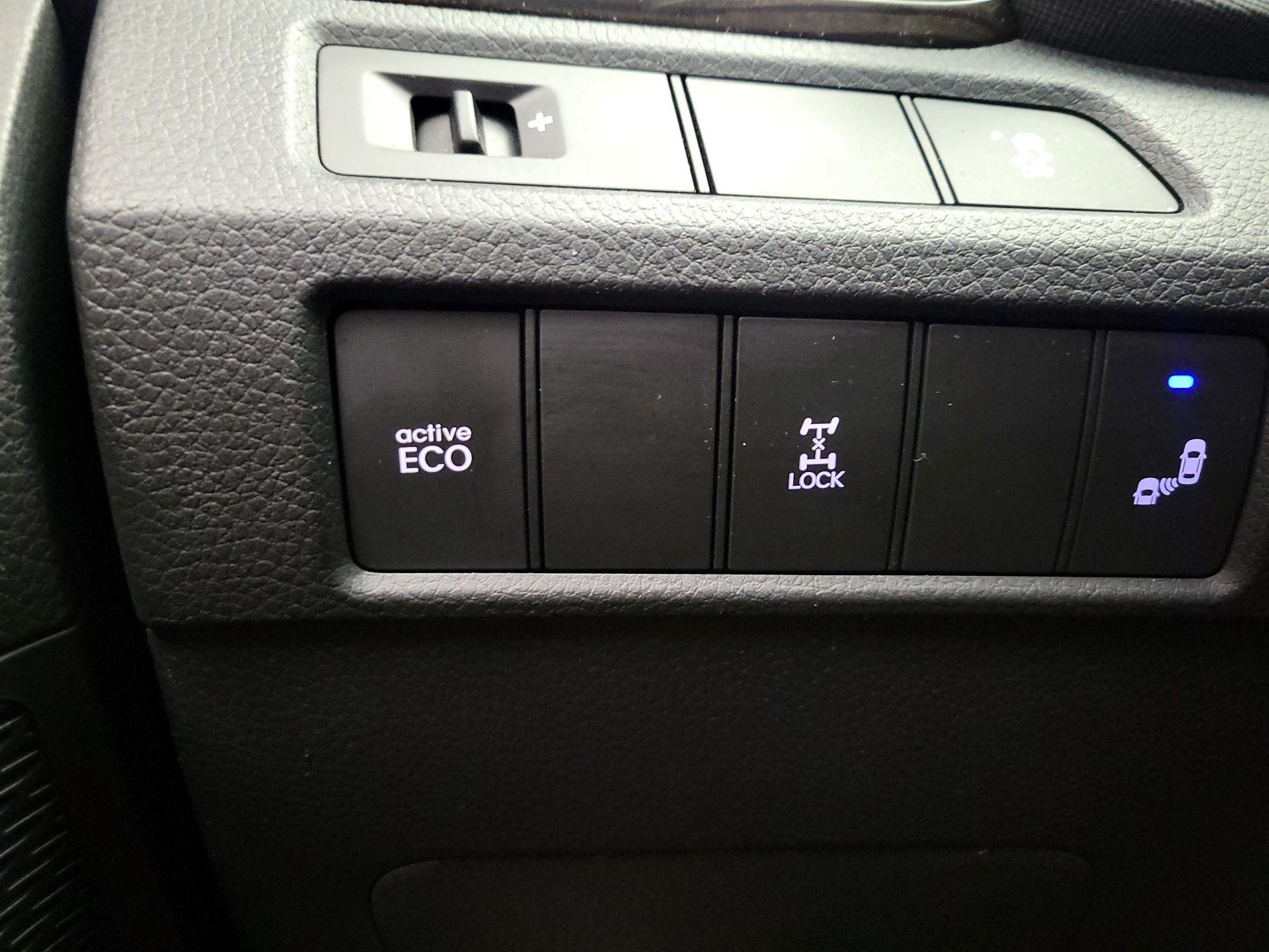 Thumbnail: 2015 Hyundai Santa Fe - 13