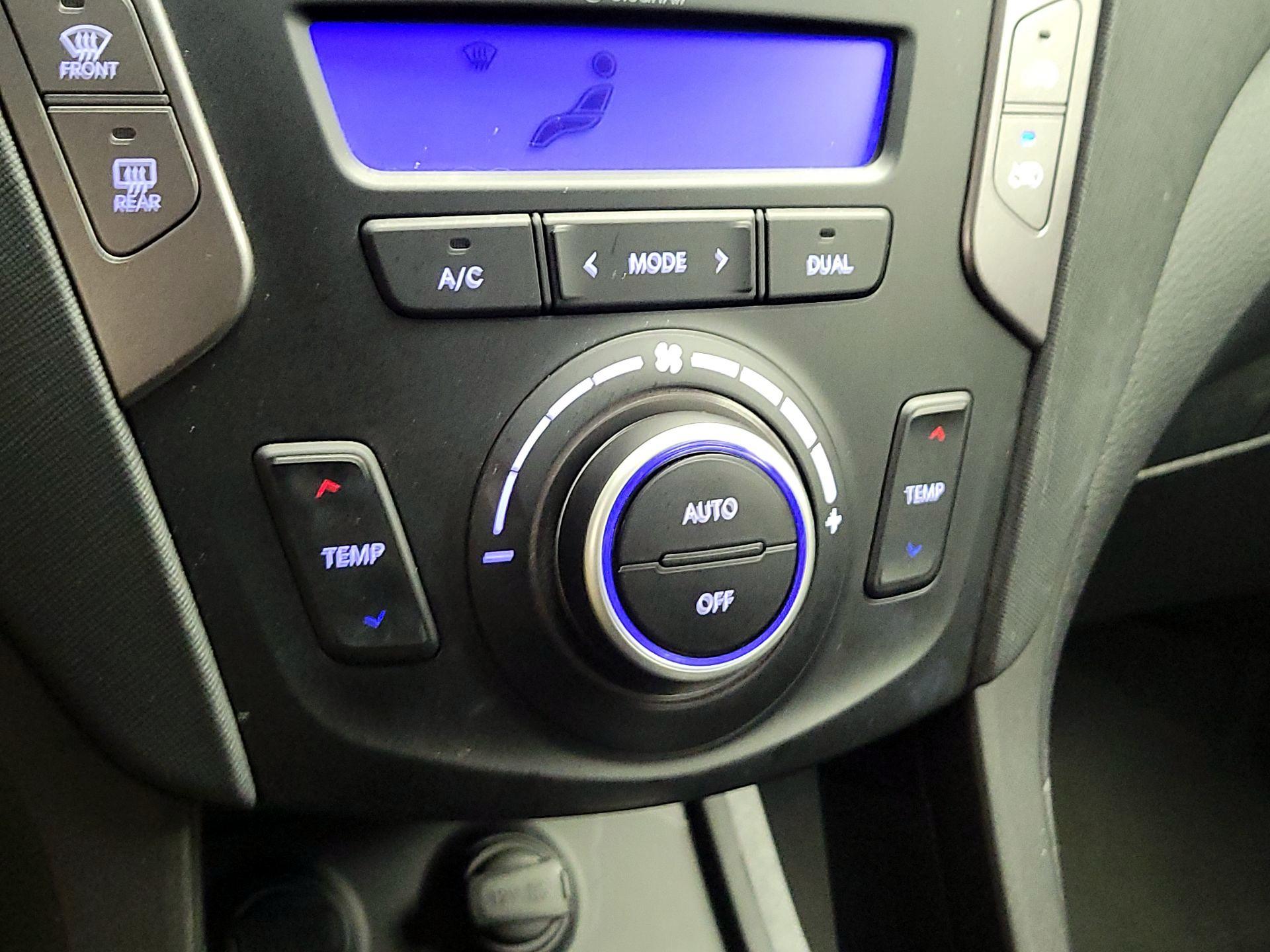 Thumbnail: 2015 Hyundai Santa Fe - 16