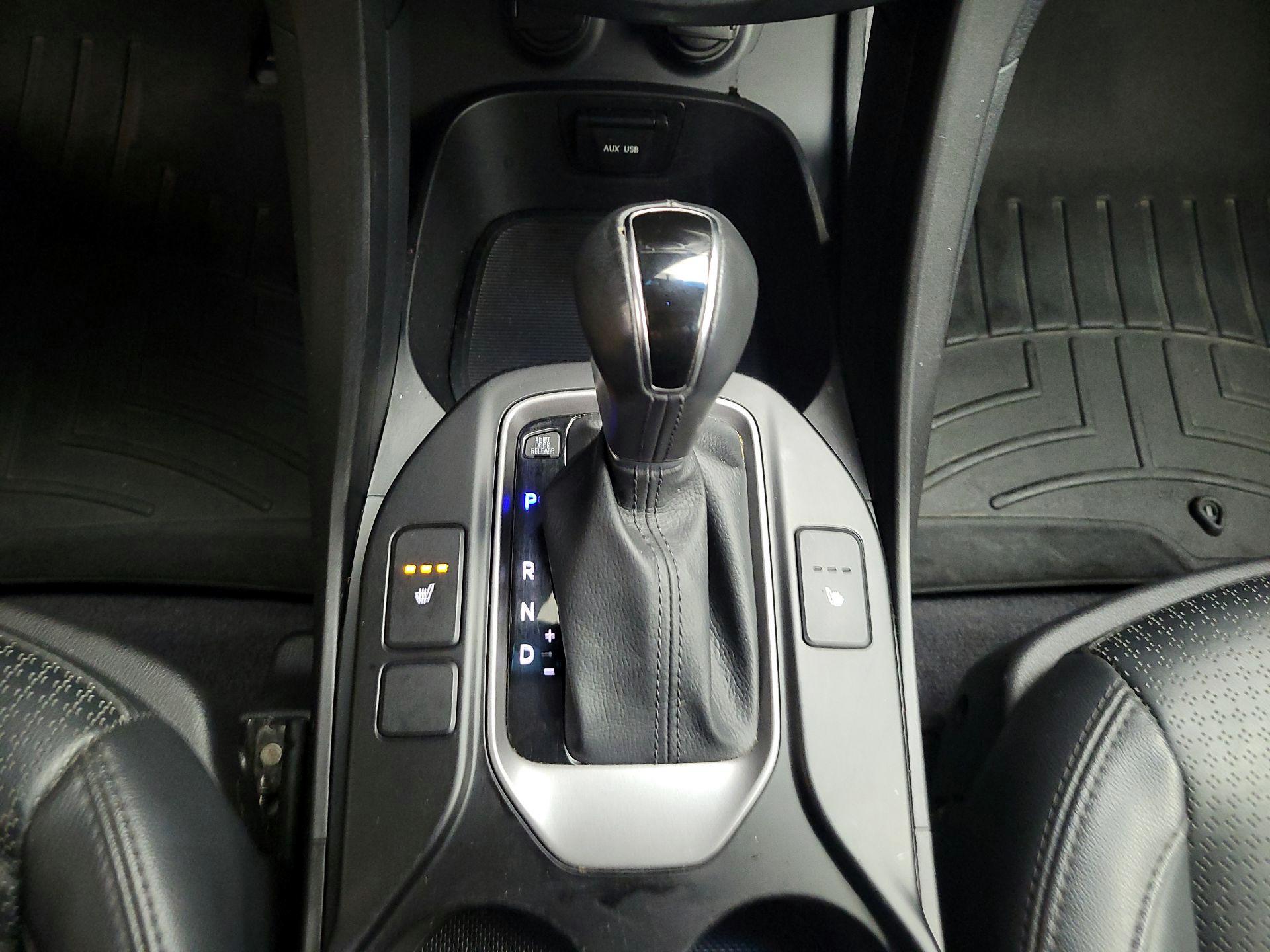 Thumbnail: 2015 Hyundai Santa Fe - 17