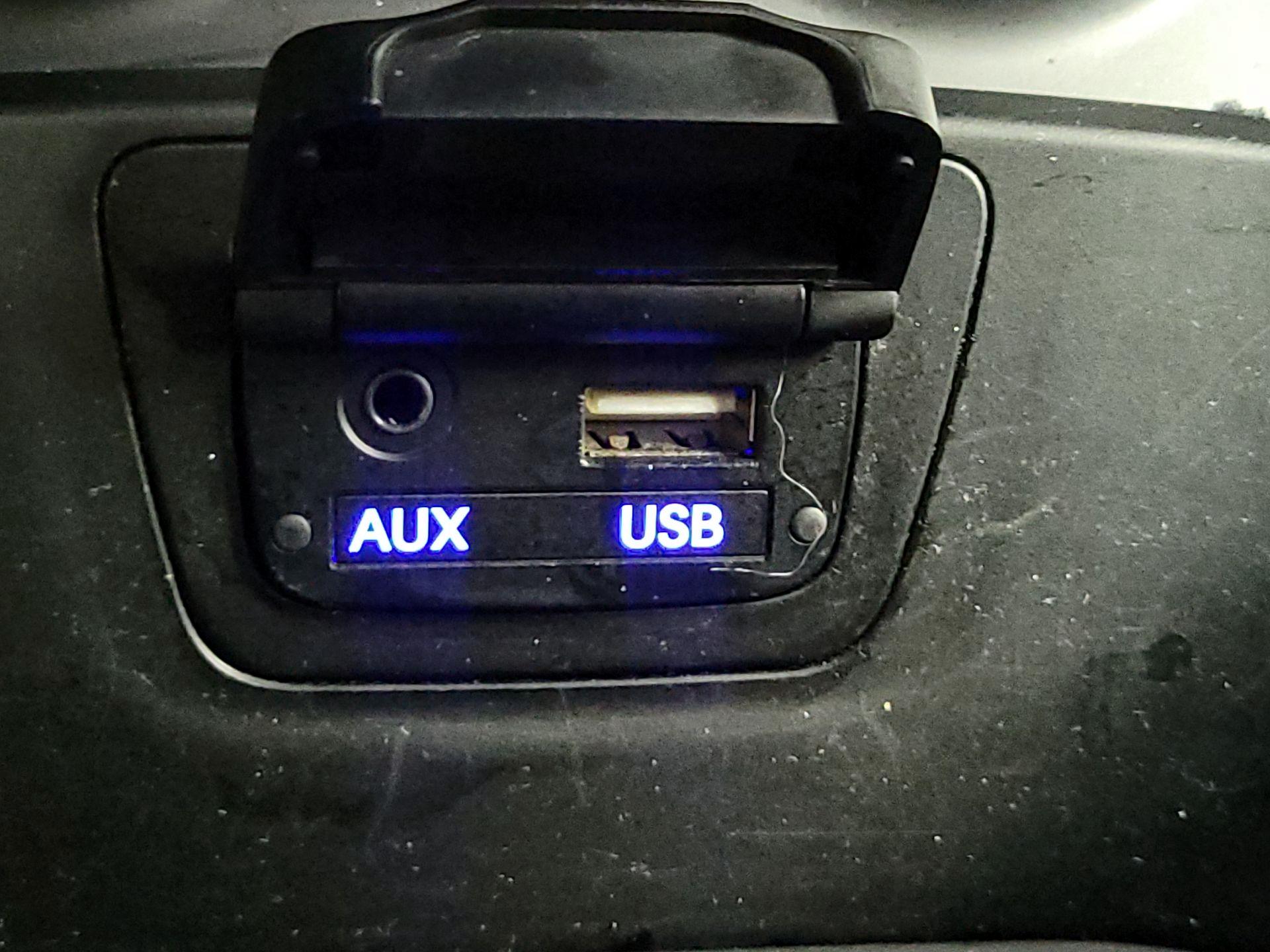 Thumbnail: 2015 Hyundai Santa Fe - 18