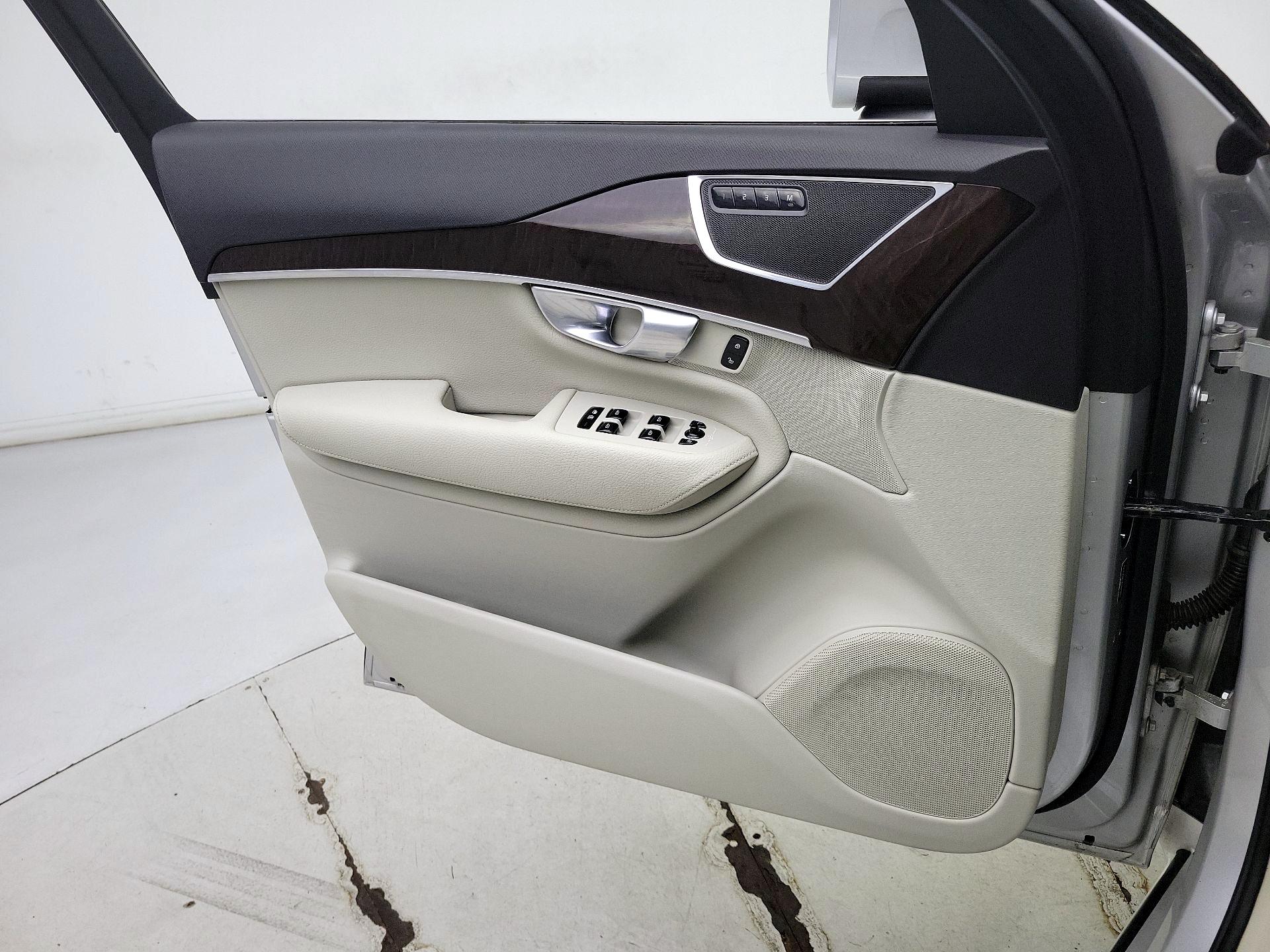 Thumbnail: 2019 Volvo XC90 - 12