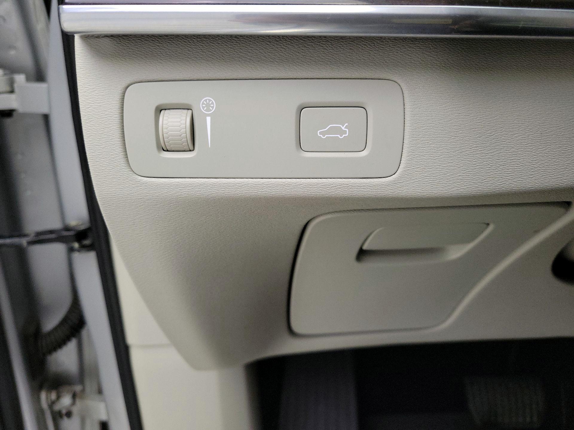 Thumbnail: 2019 Volvo XC90 - 13