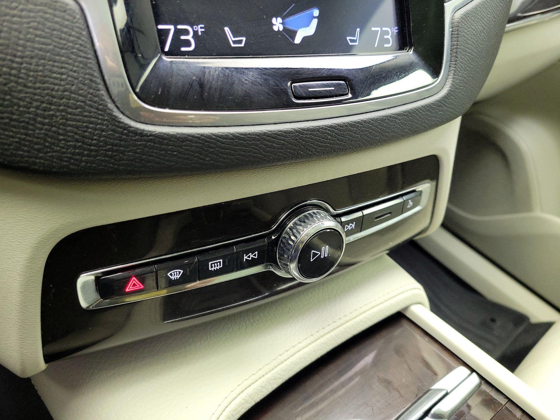 Thumbnail: 2019 Volvo XC90 - 17