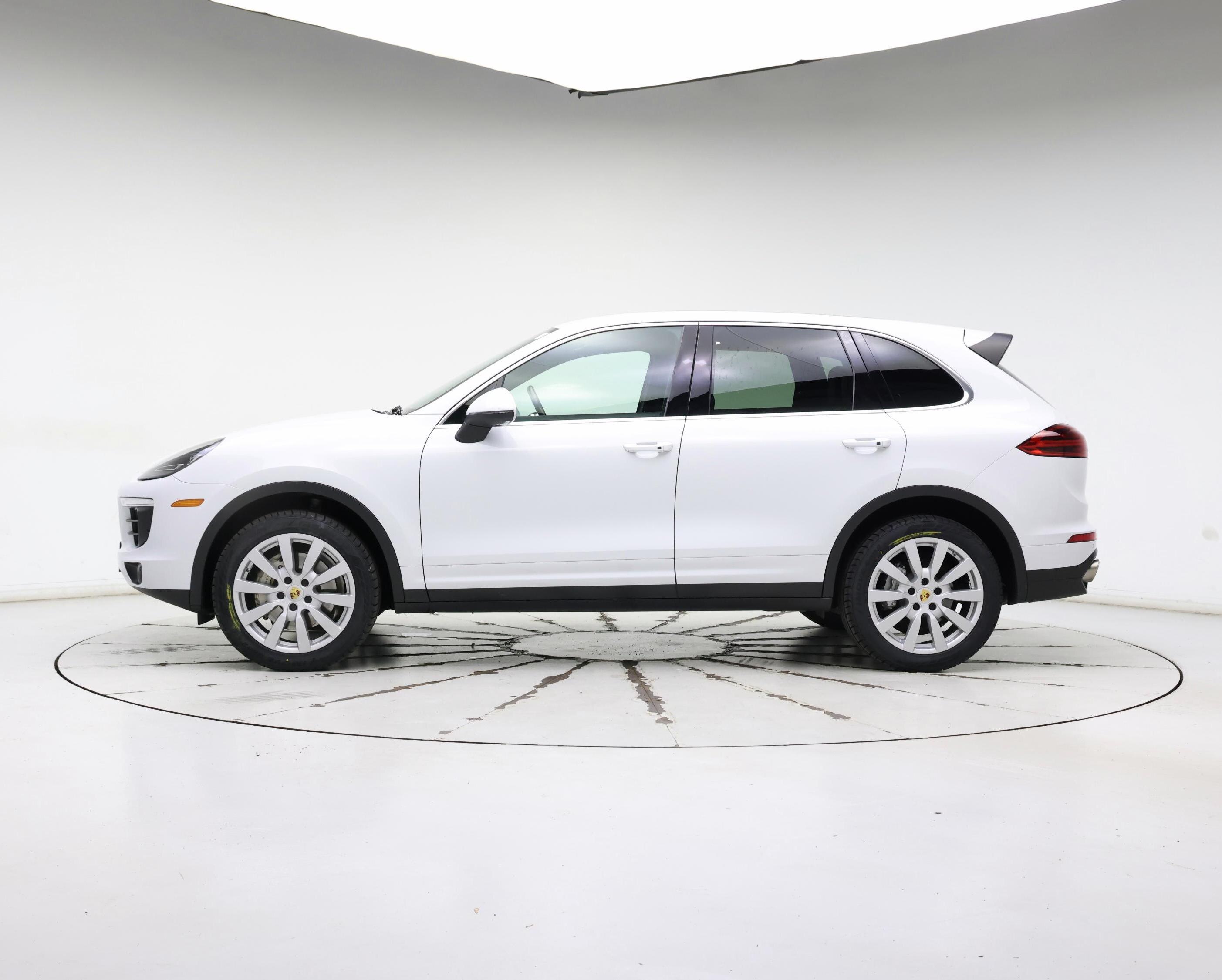 Thumbnail: 2018 Porsche Cayenne - 3