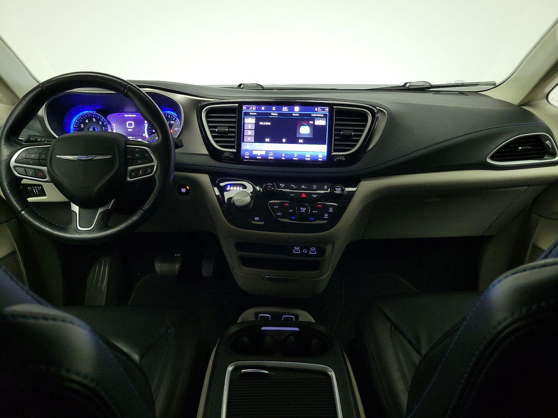 Thumbnail: 2021 Chrysler Pacifica - 9