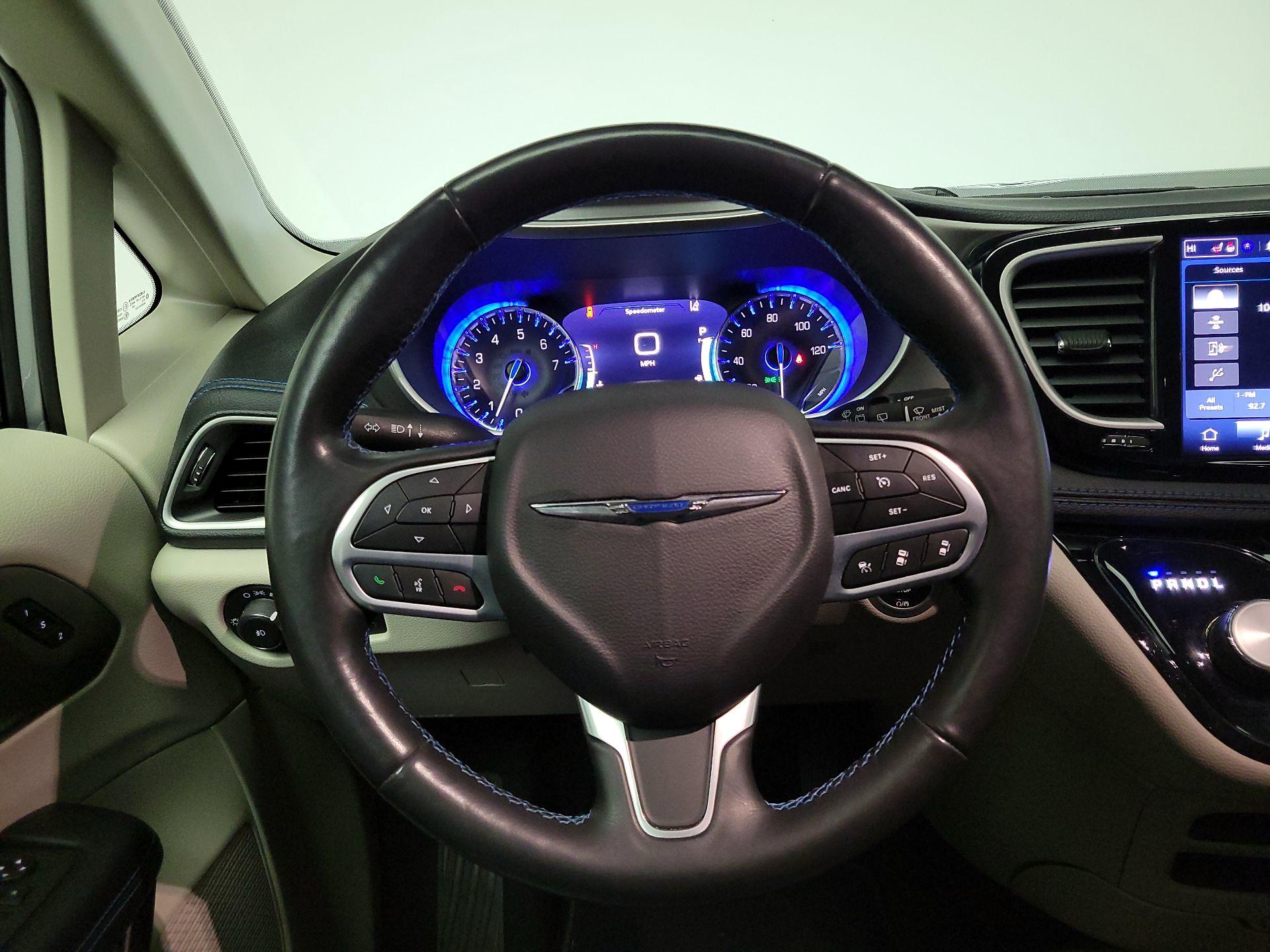 Thumbnail: 2021 Chrysler Pacifica - 10