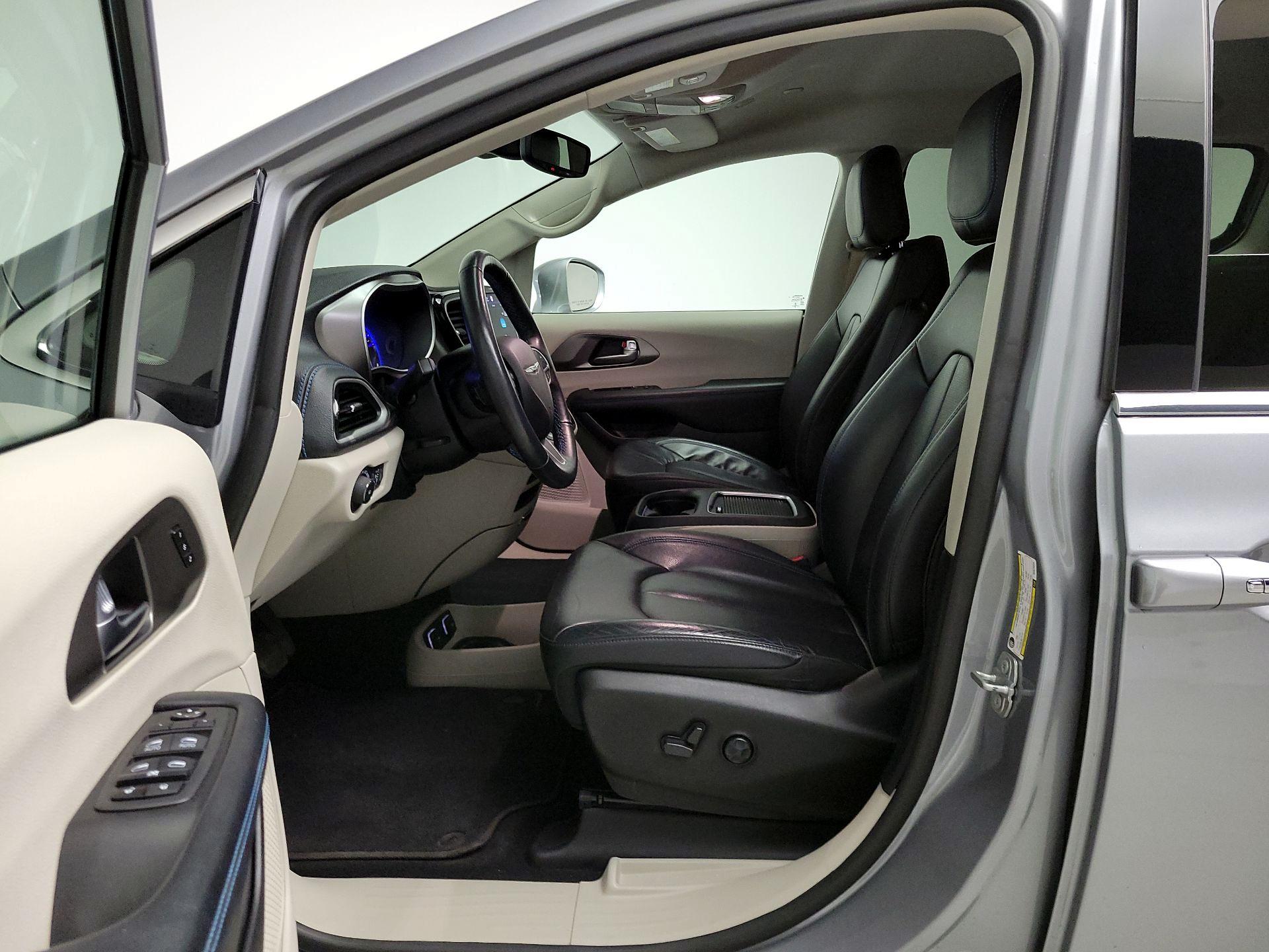 Thumbnail: 2021 Chrysler Pacifica - 11