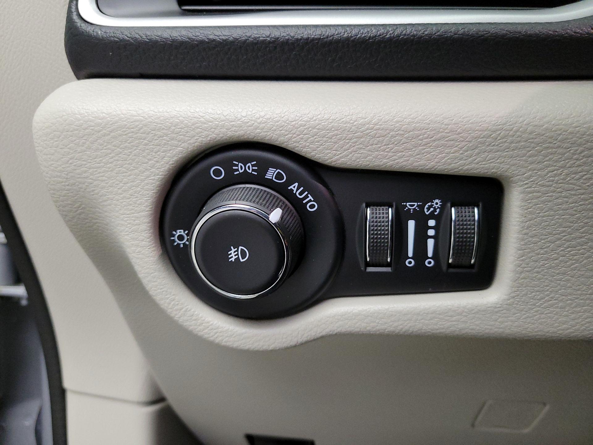 Thumbnail: 2021 Chrysler Pacifica - 13