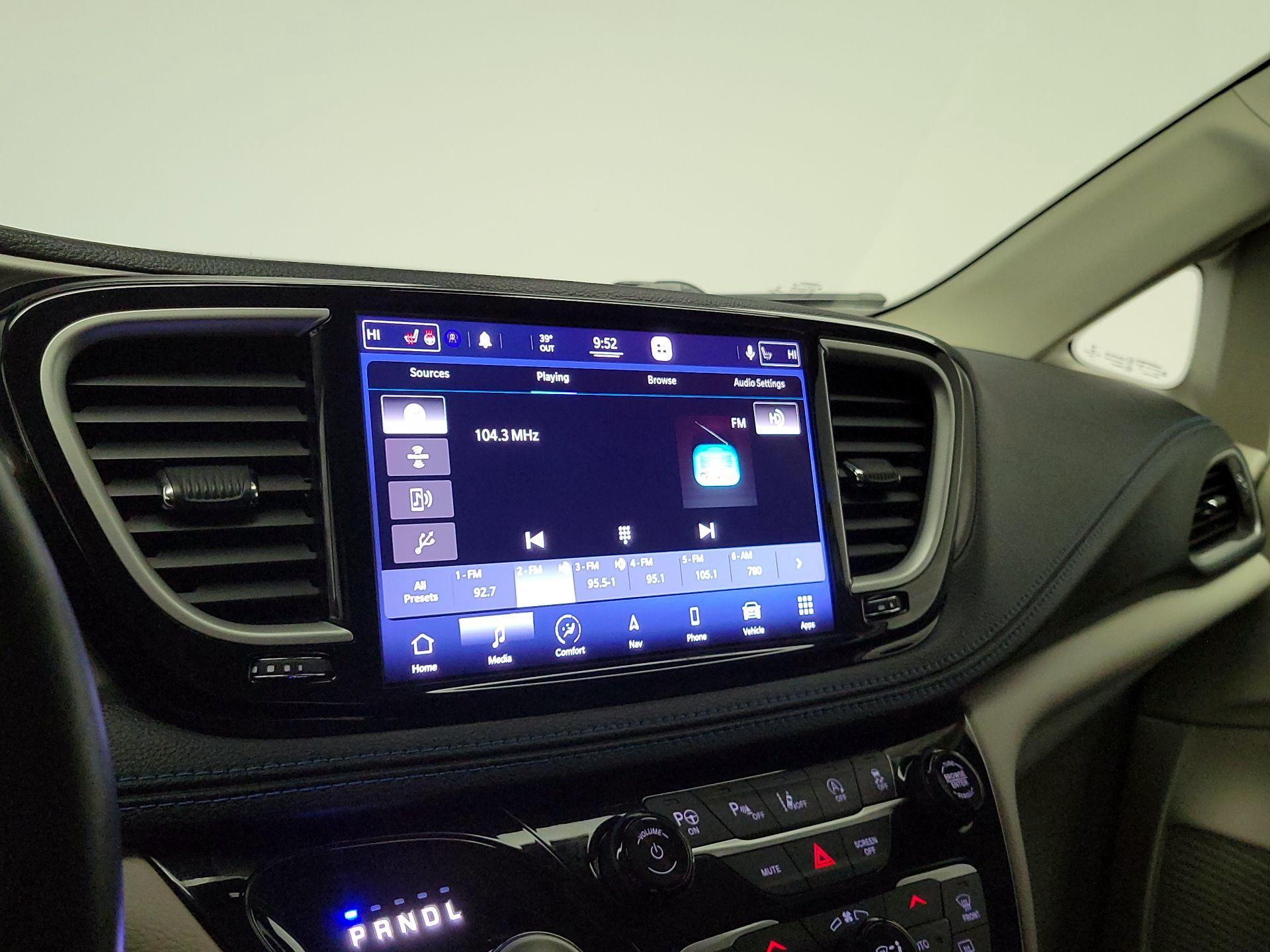 Thumbnail: 2021 Chrysler Pacifica - 16