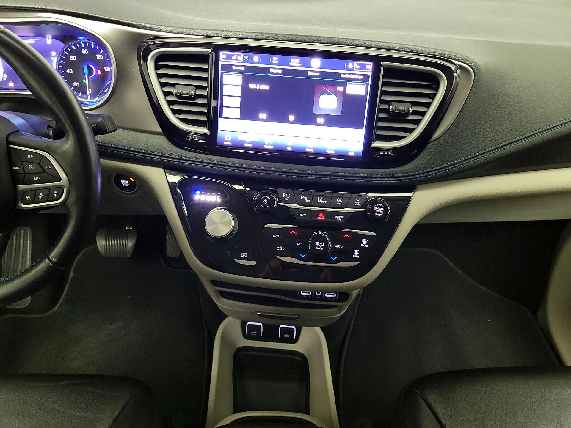 Thumbnail: 2021 Chrysler Pacifica - 18