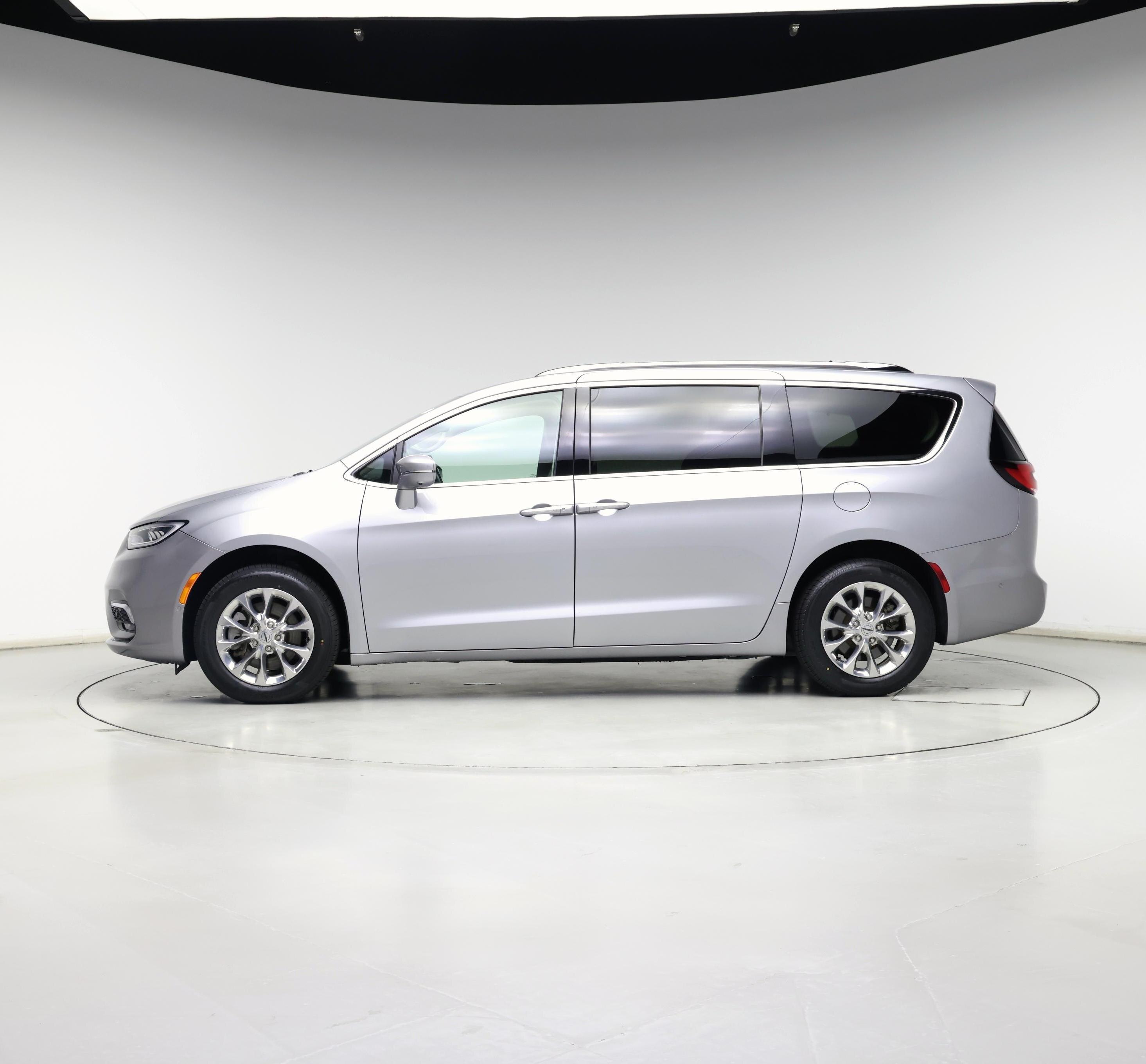 Thumbnail: 2021 Chrysler Pacifica - 3