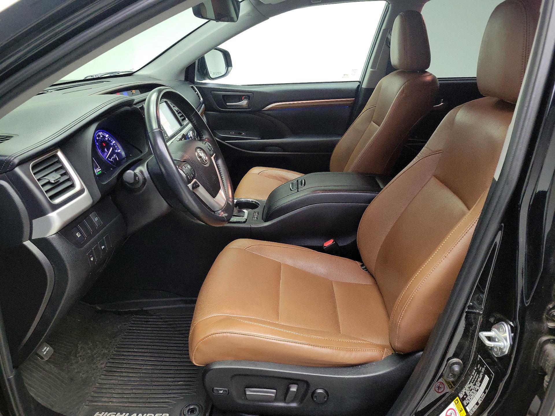 Thumbnail: 2019 Toyota Highlander - 11