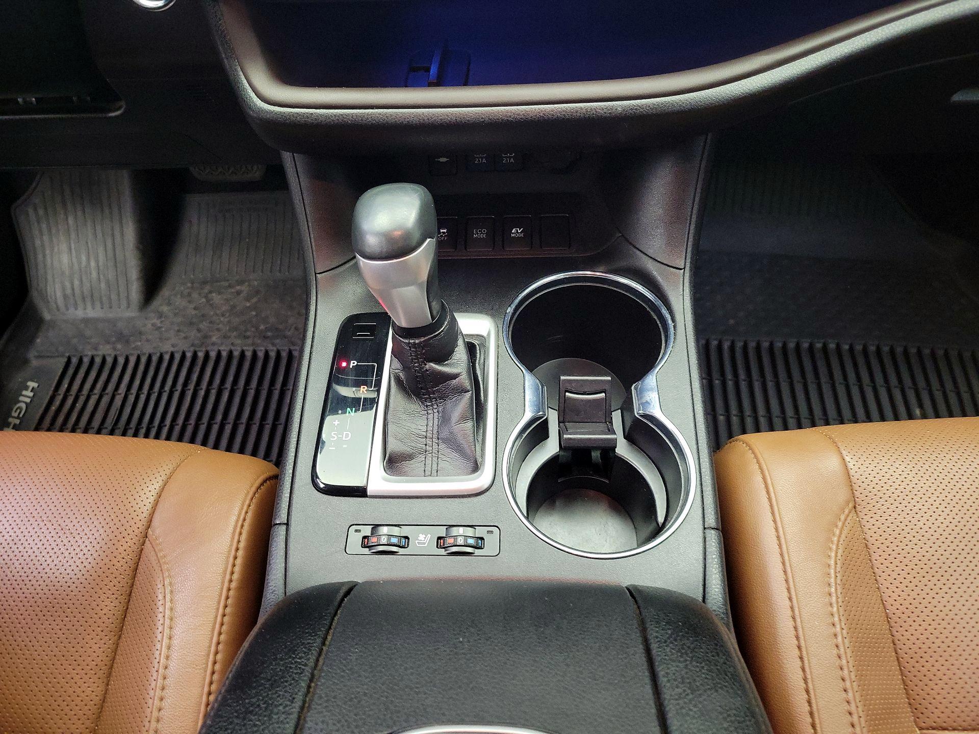 Thumbnail: 2019 Toyota Highlander - 18