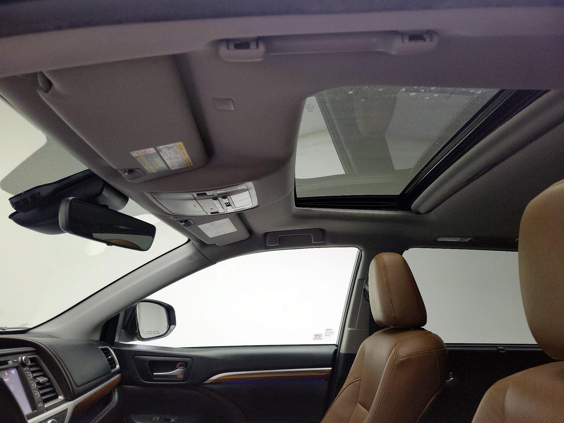 Thumbnail: 2019 Toyota Highlander - 20