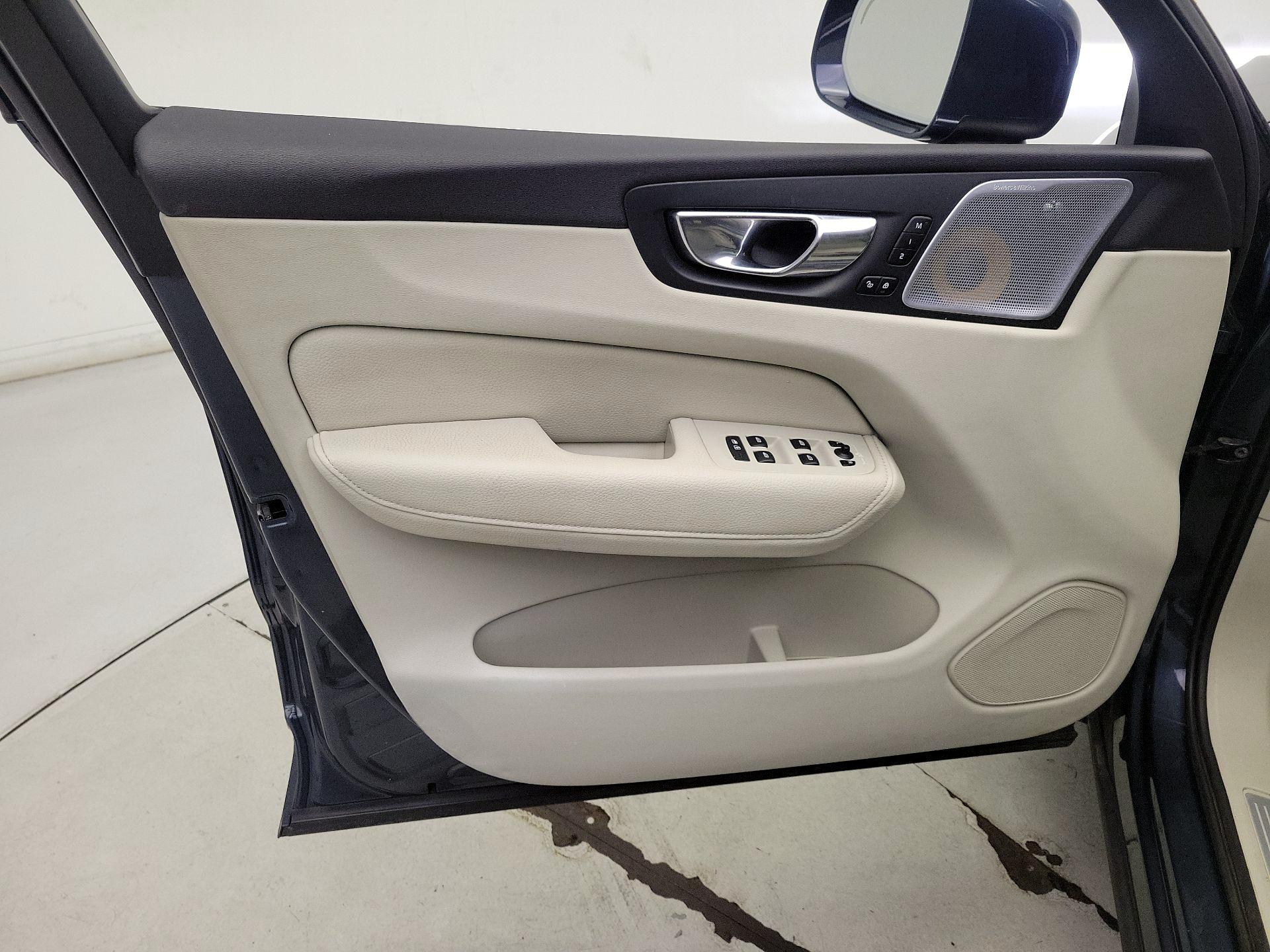 Thumbnail: 2018 Volvo XC60 - 12