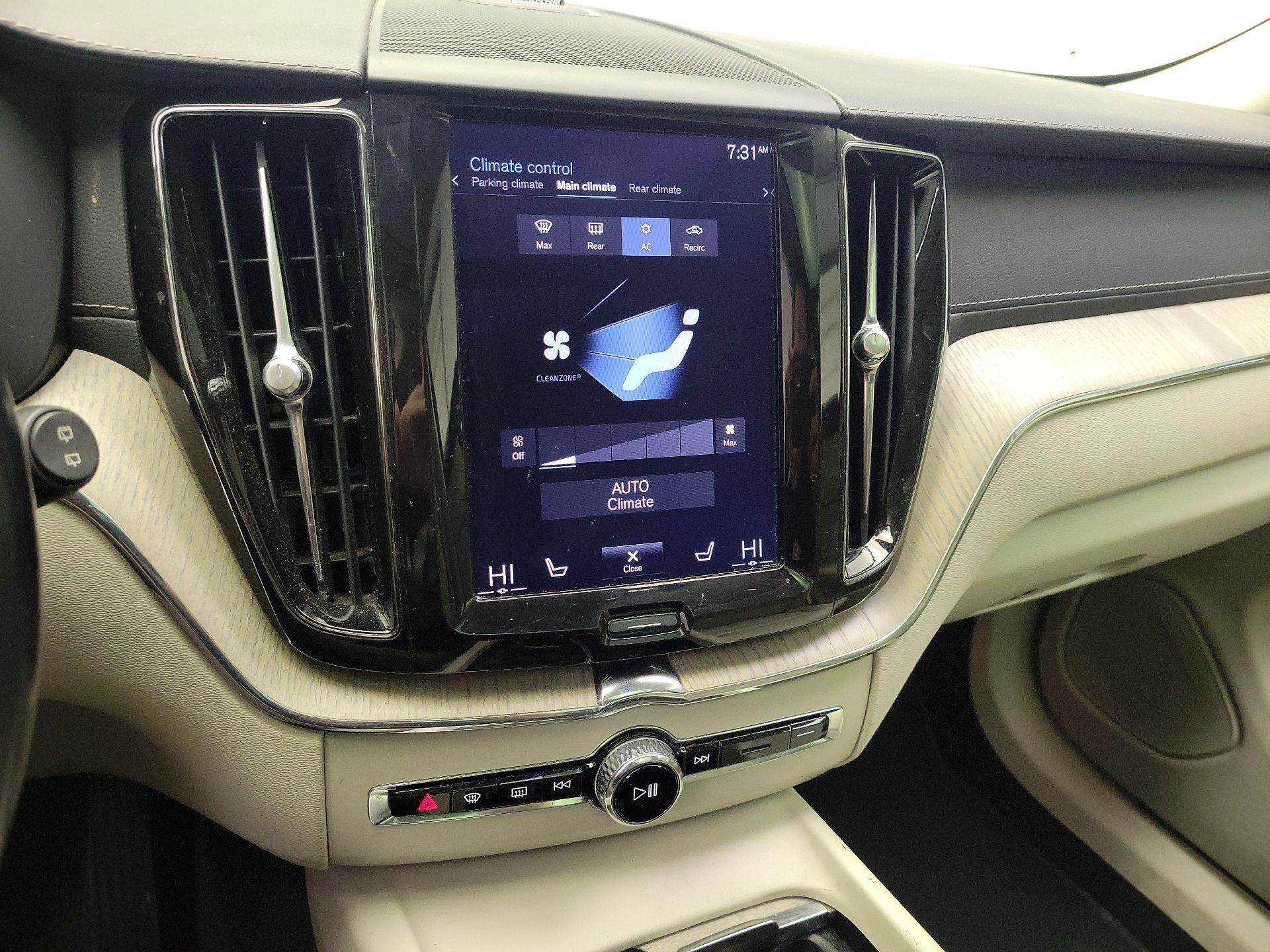 Thumbnail: 2018 Volvo XC60 - 17