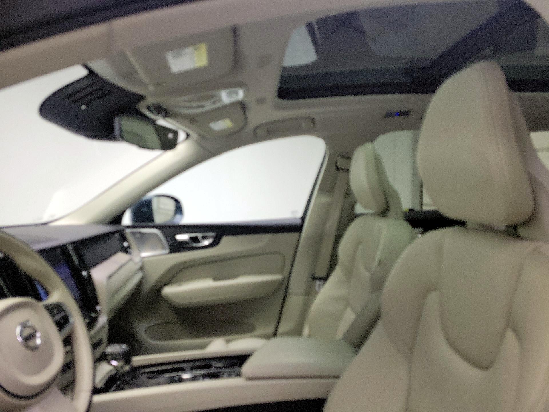 Thumbnail: 2018 Volvo XC60 - 19