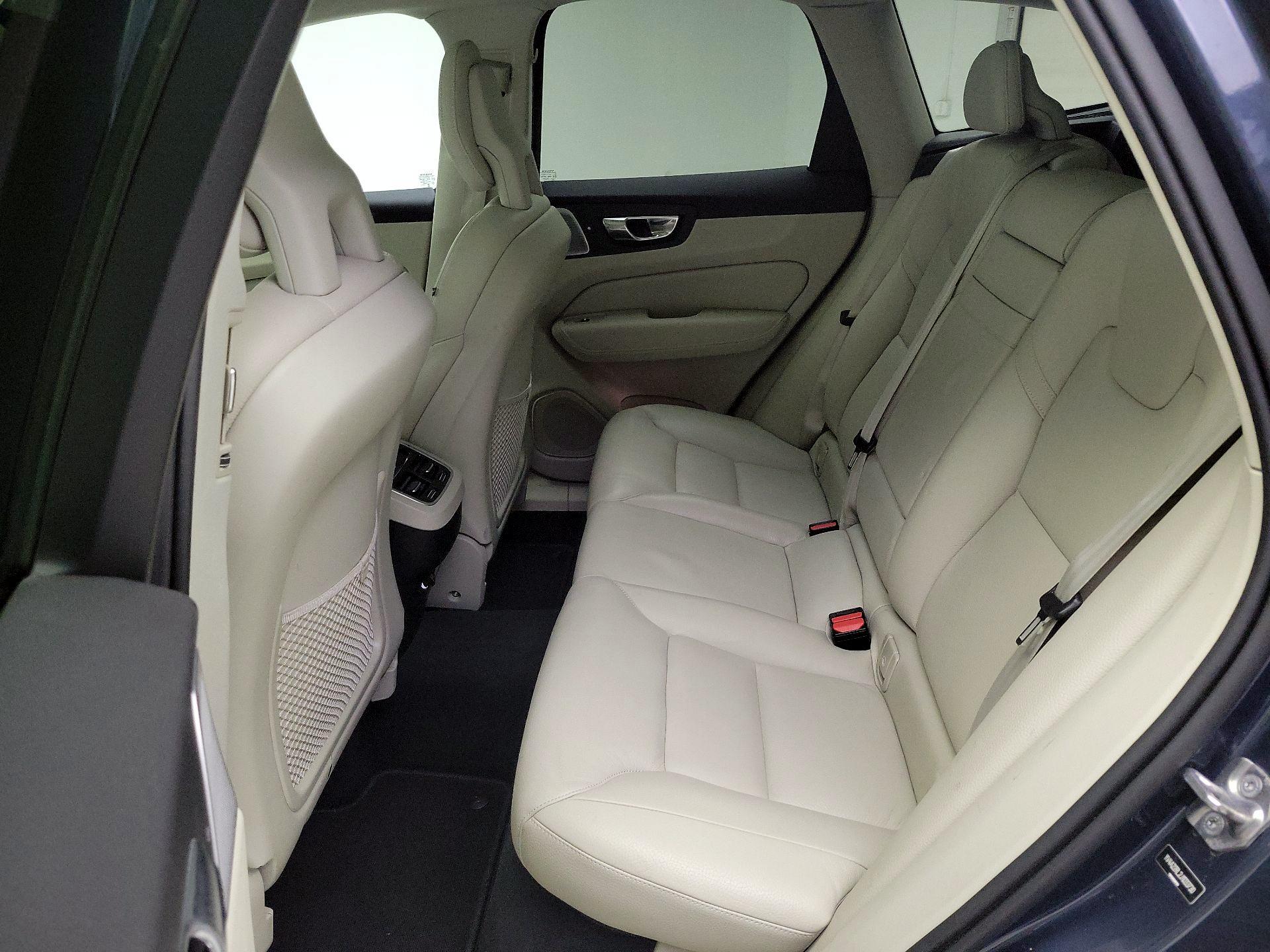 Thumbnail: 2018 Volvo XC60 - 20